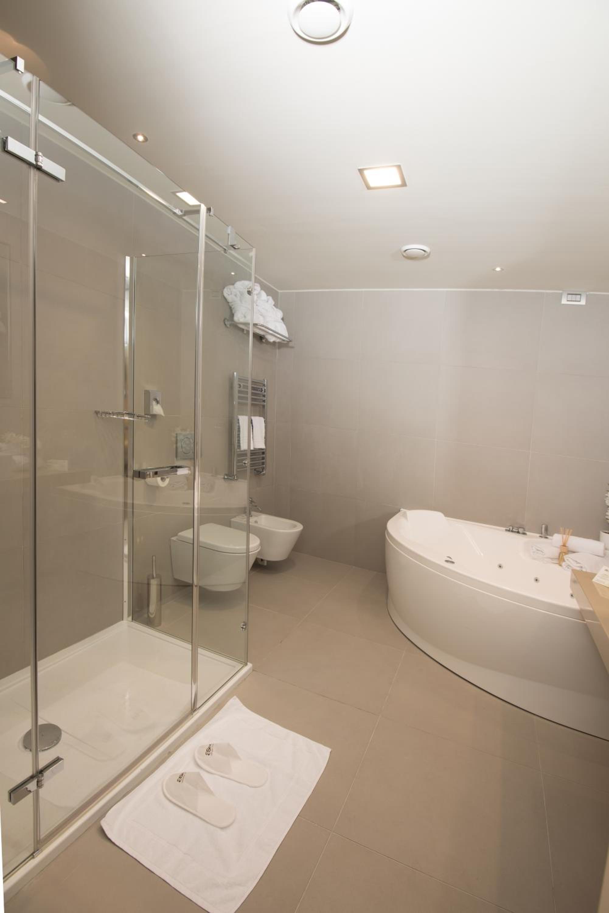 Suite - Photo 4