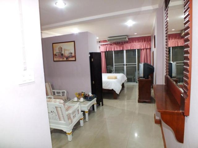 Deluxe King Room photo 3