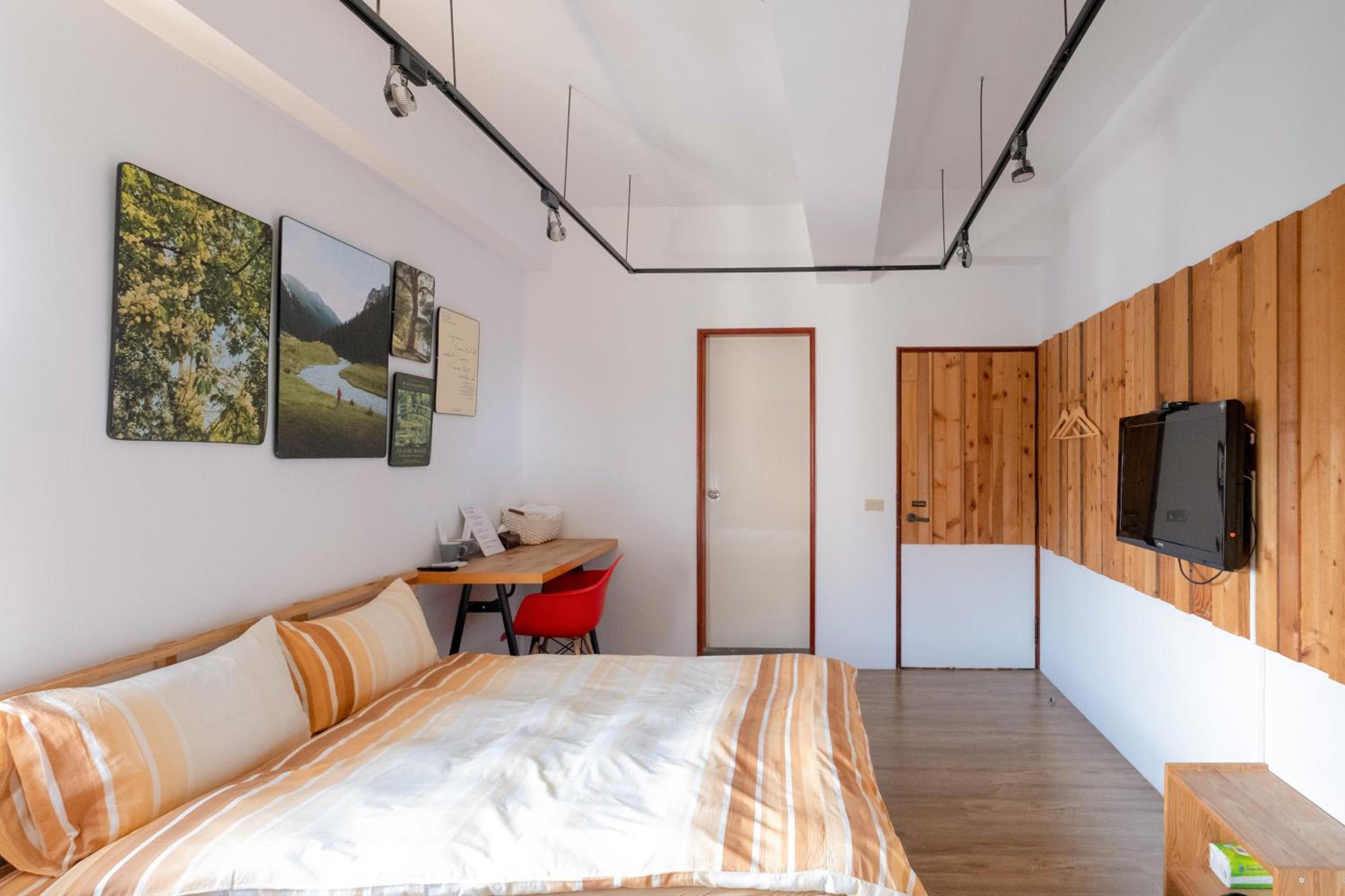 Deluxe Double Room with Private Bathroom