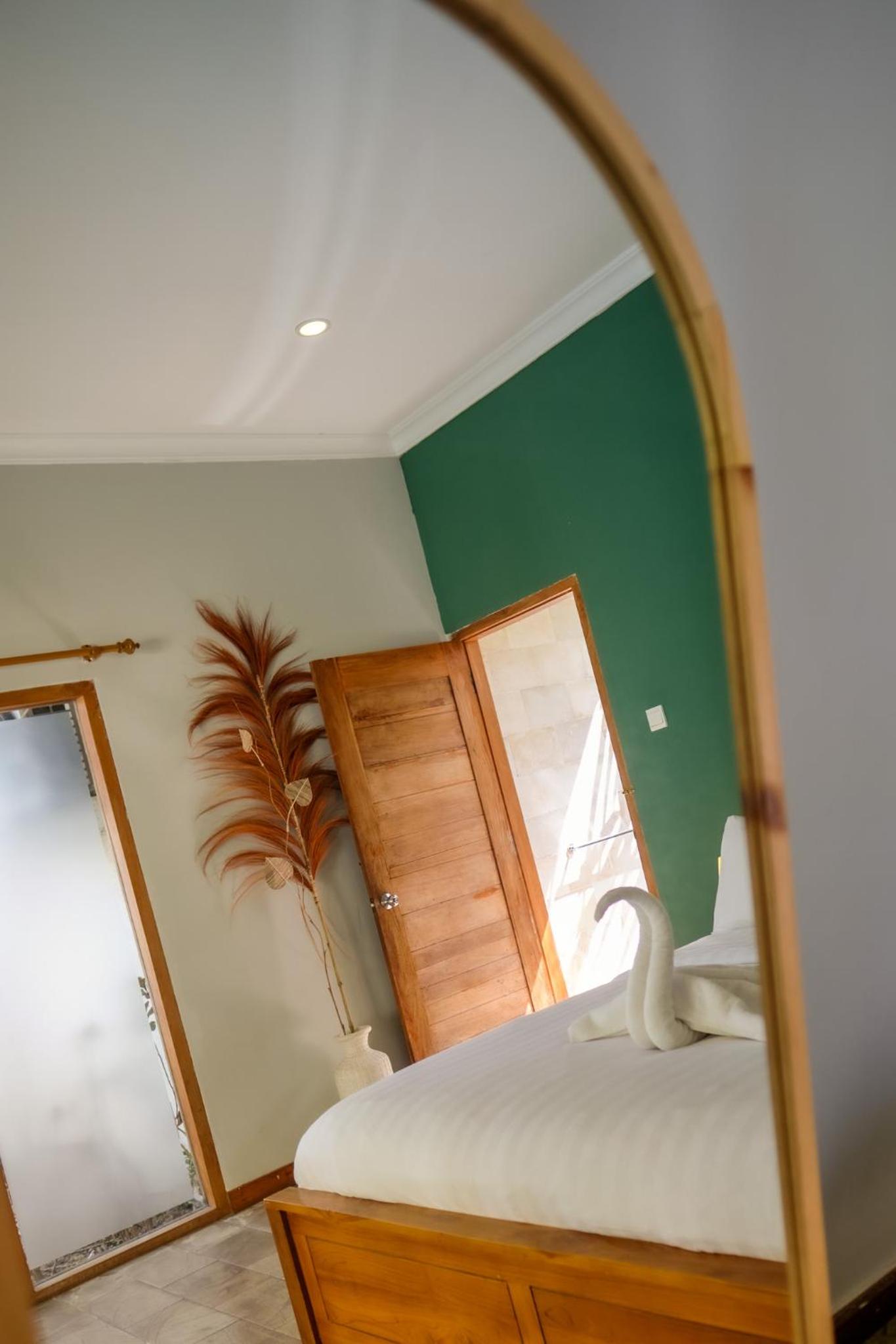 Three-Bedroom Villa with Private Pool - Photo 20