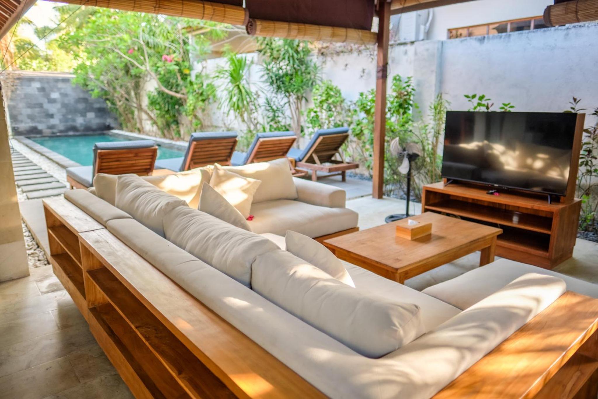 Three-Bedroom Villa with Private Pool - Photo 16