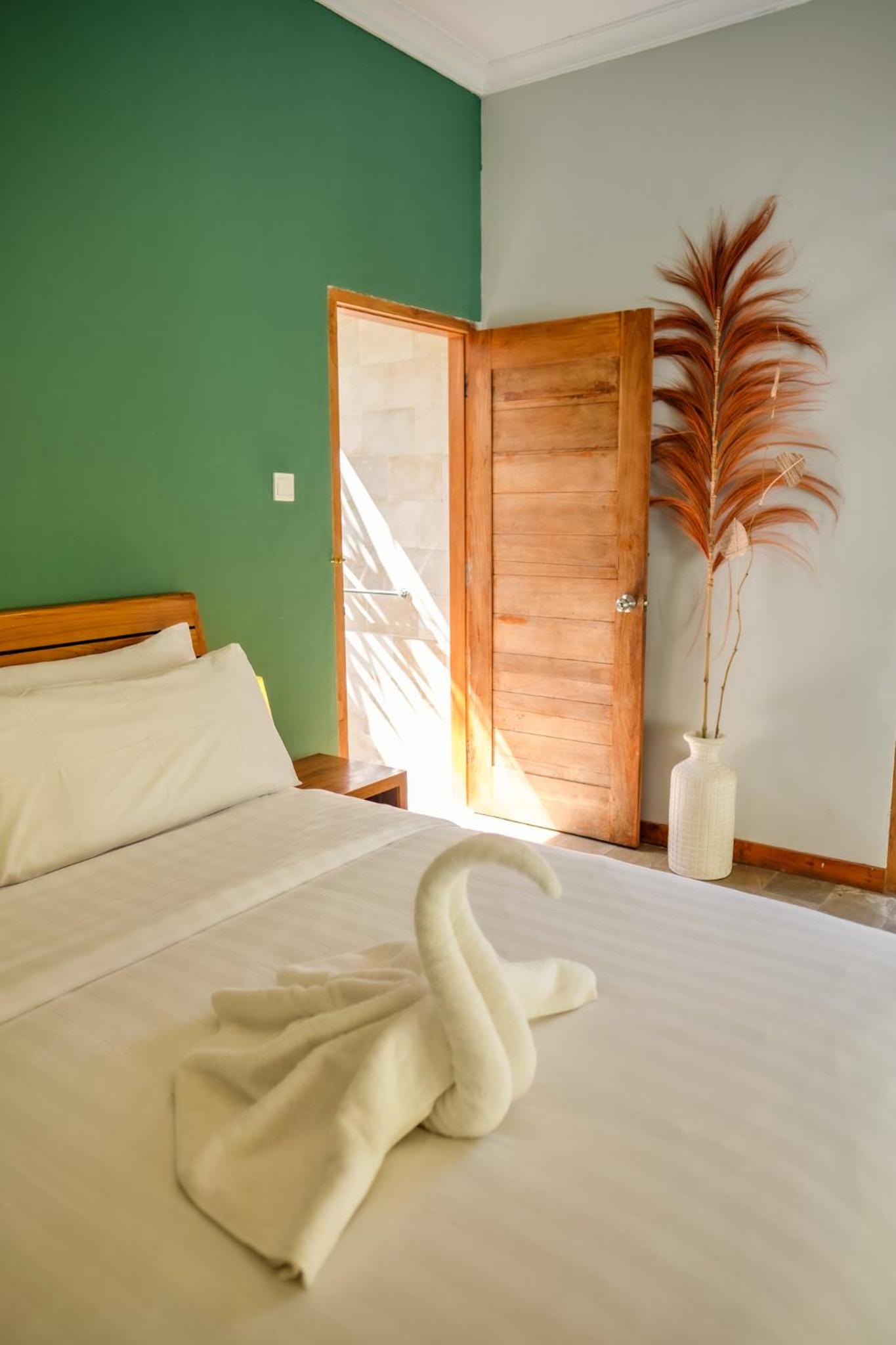 Three-Bedroom Villa with Private Pool - Photo 19