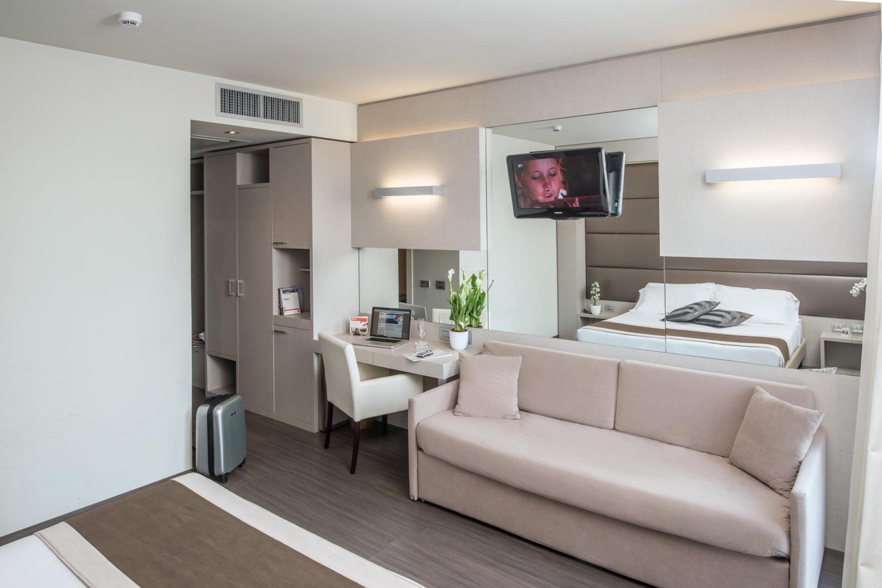 Double Room - Photo 7