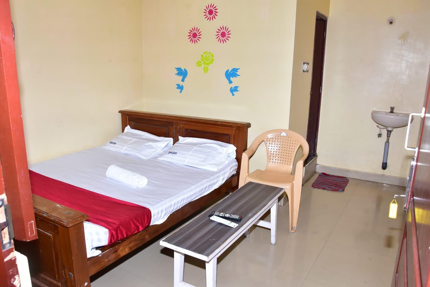 Budget Double Room - Photo 10