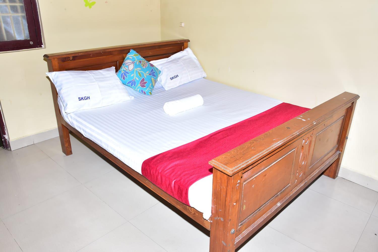 Budget Double Room - Photo 8
