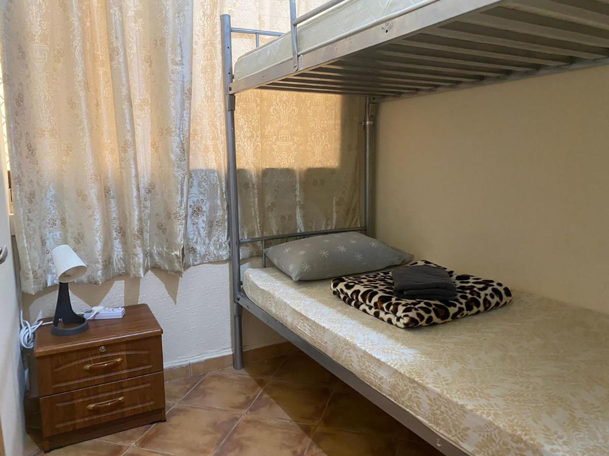 8-Bed Mixed Dormitory Room photo 2