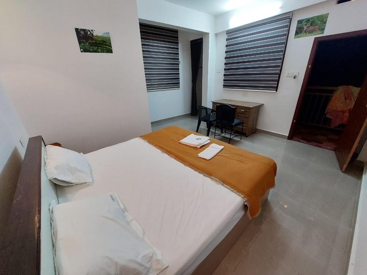 Double or Twin Room with Mountain View photo 2