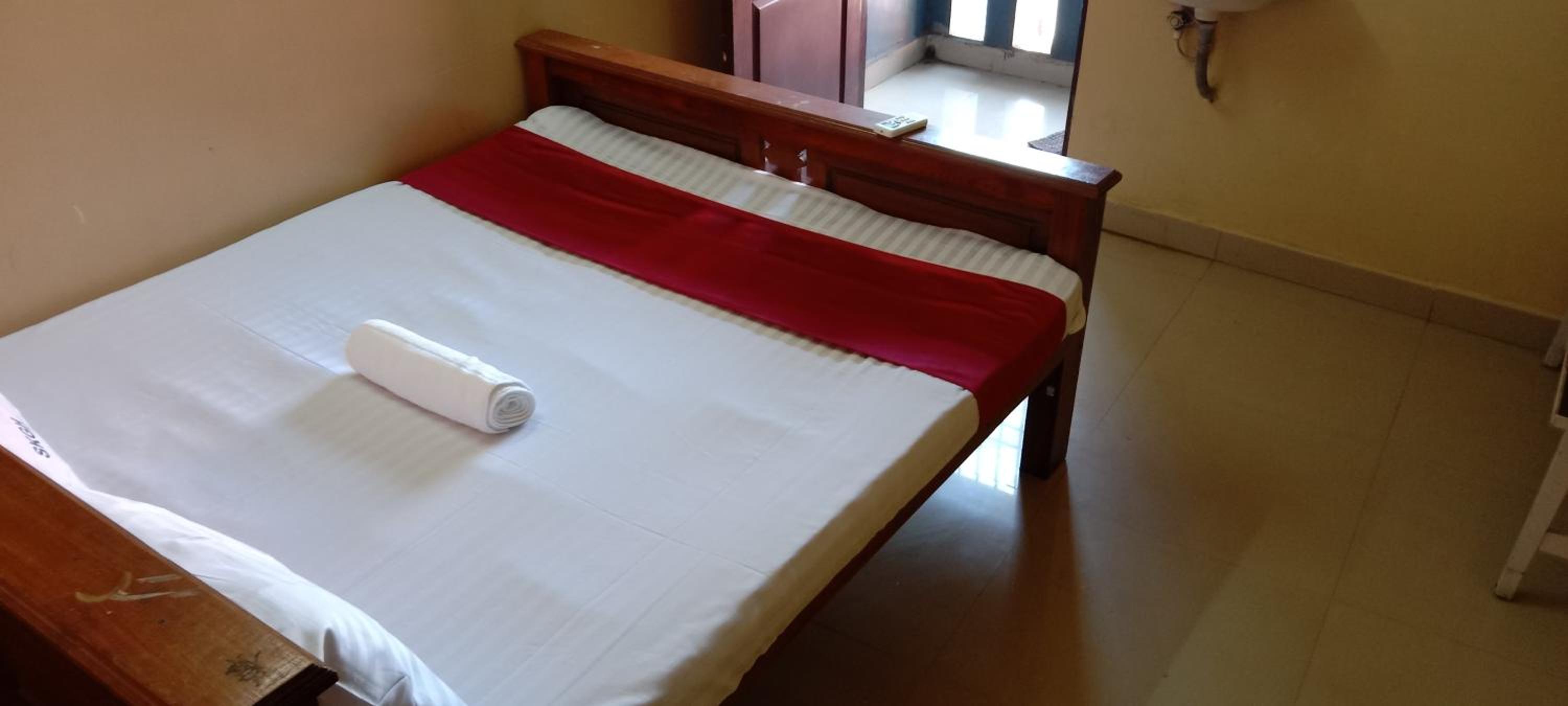 Budget Double Room - Photo 17