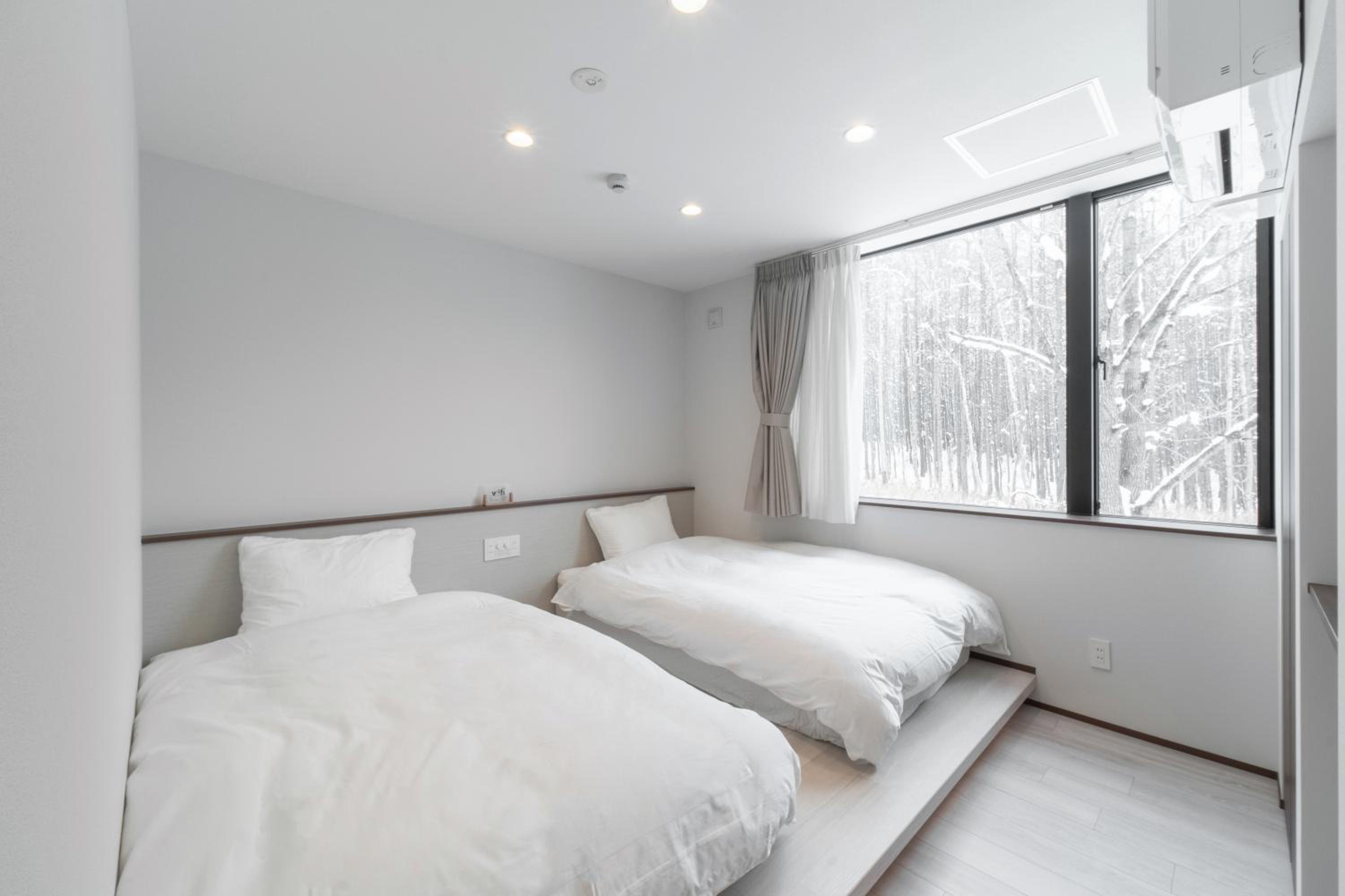 Double Room with Shared Bathroom photo 3