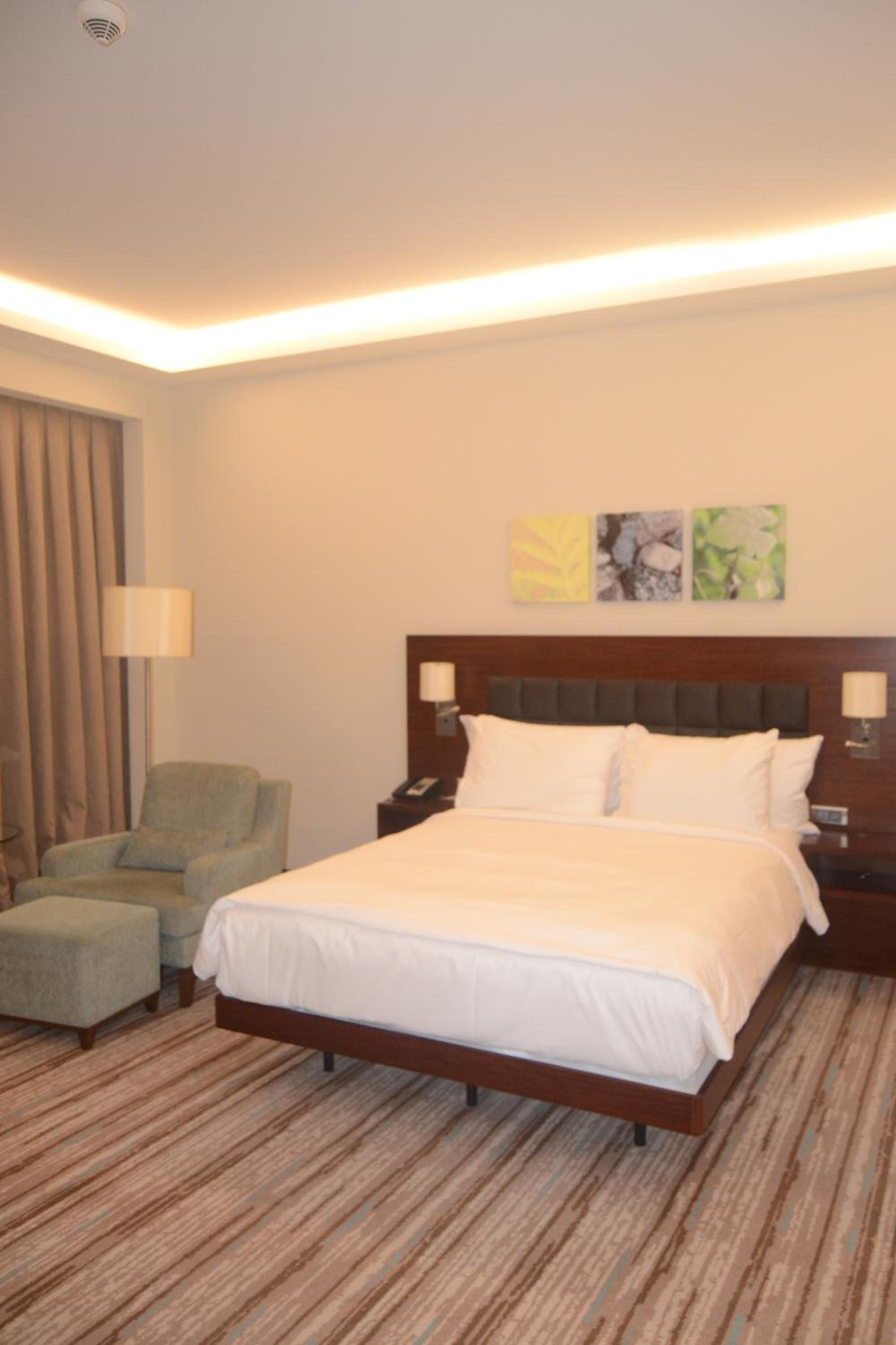 Queen Family Room