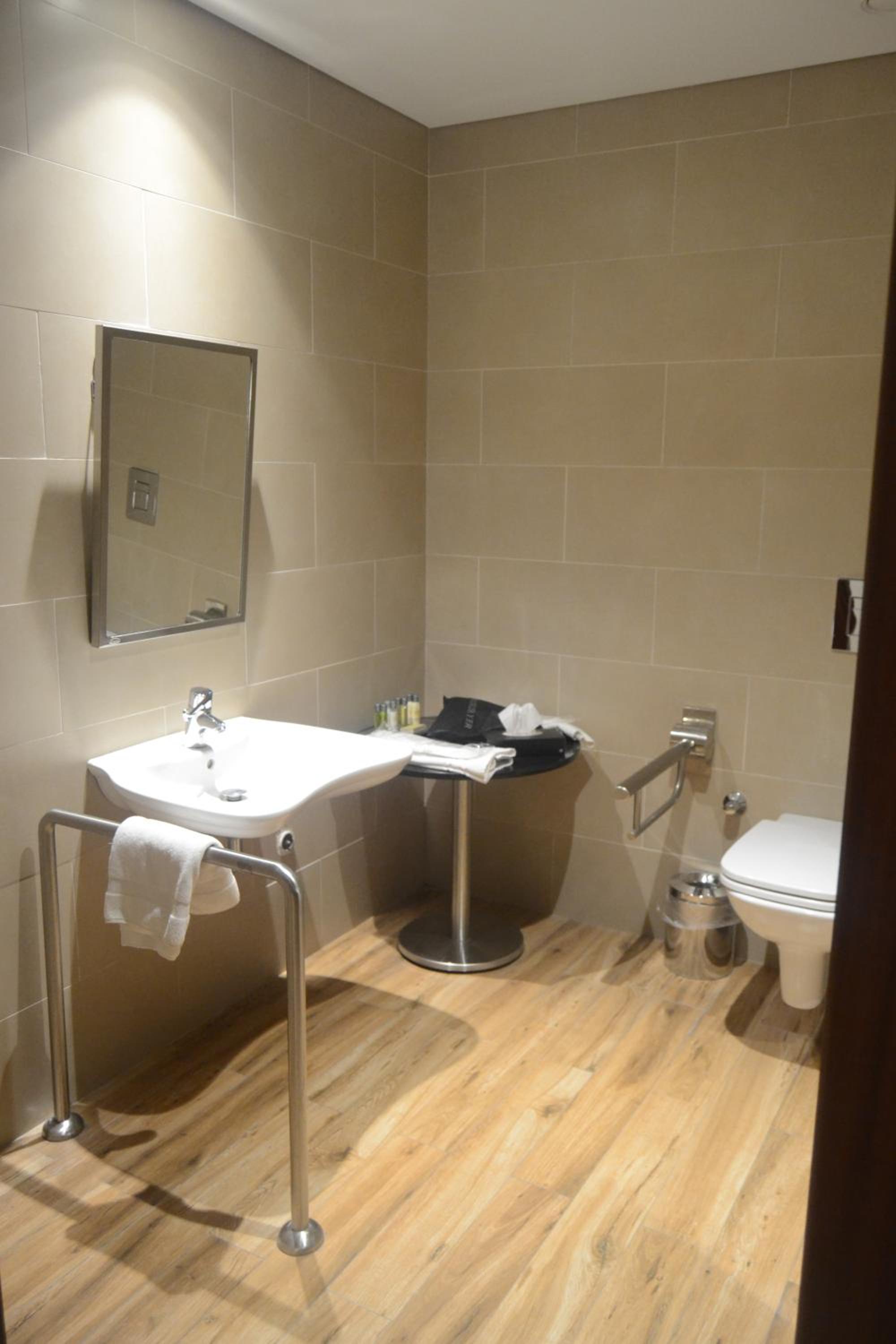 Queen Room - Accessible