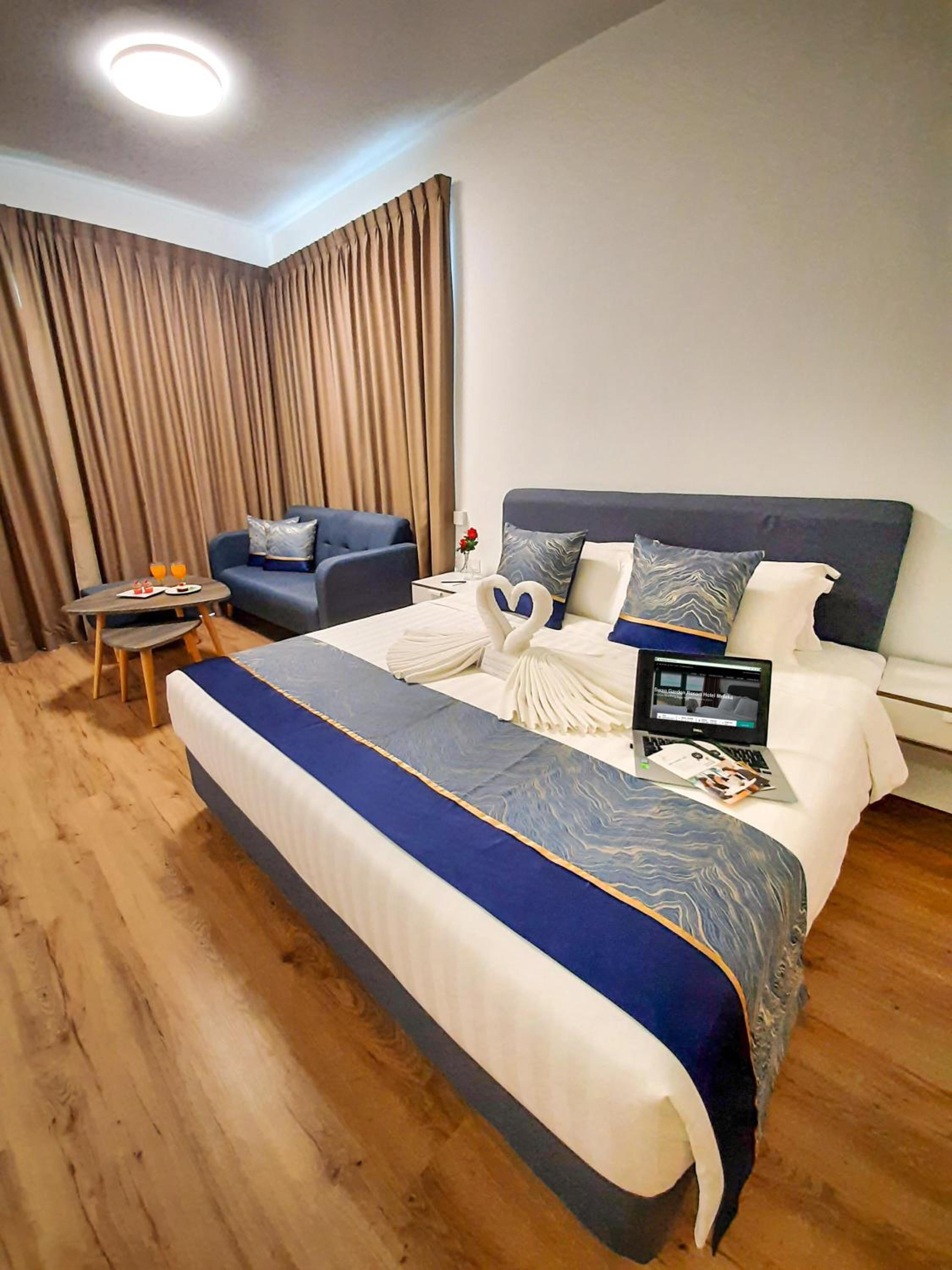 Deluxe King Suite
