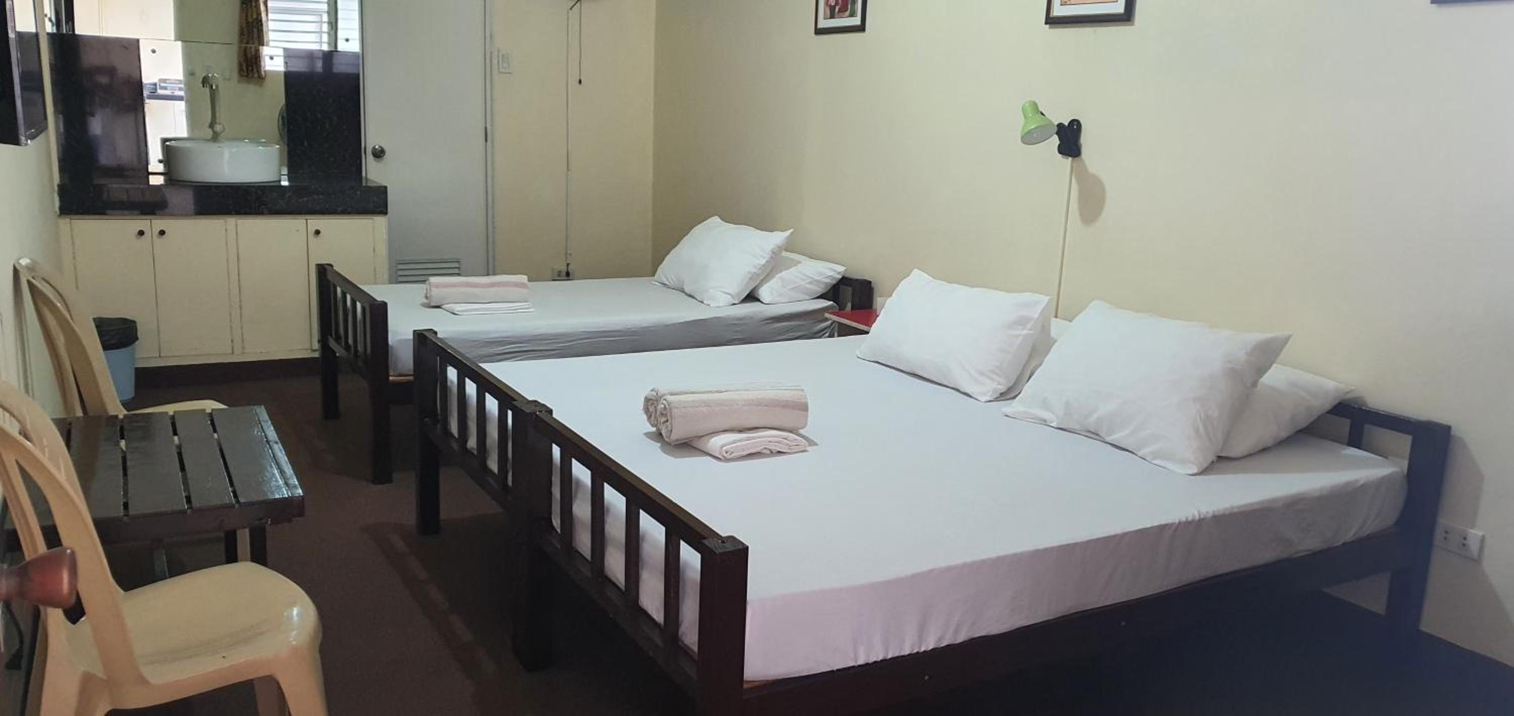 Deluxe Room (2 Adults + 1 Child) - Photo 1