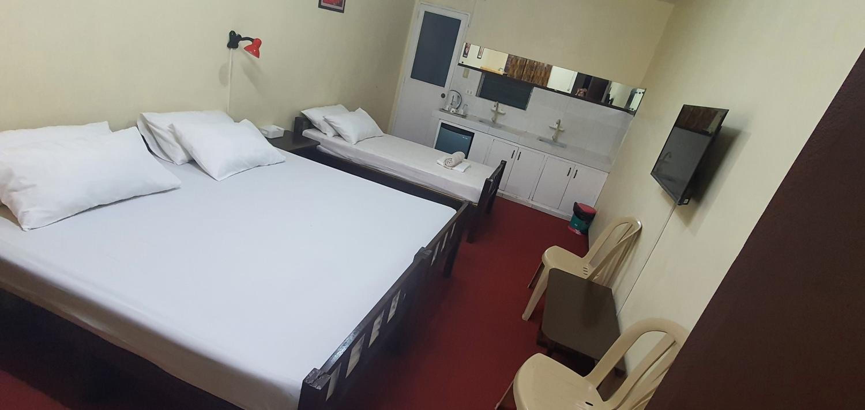 Deluxe Room (2 Adults + 1 Child) - Photo 3