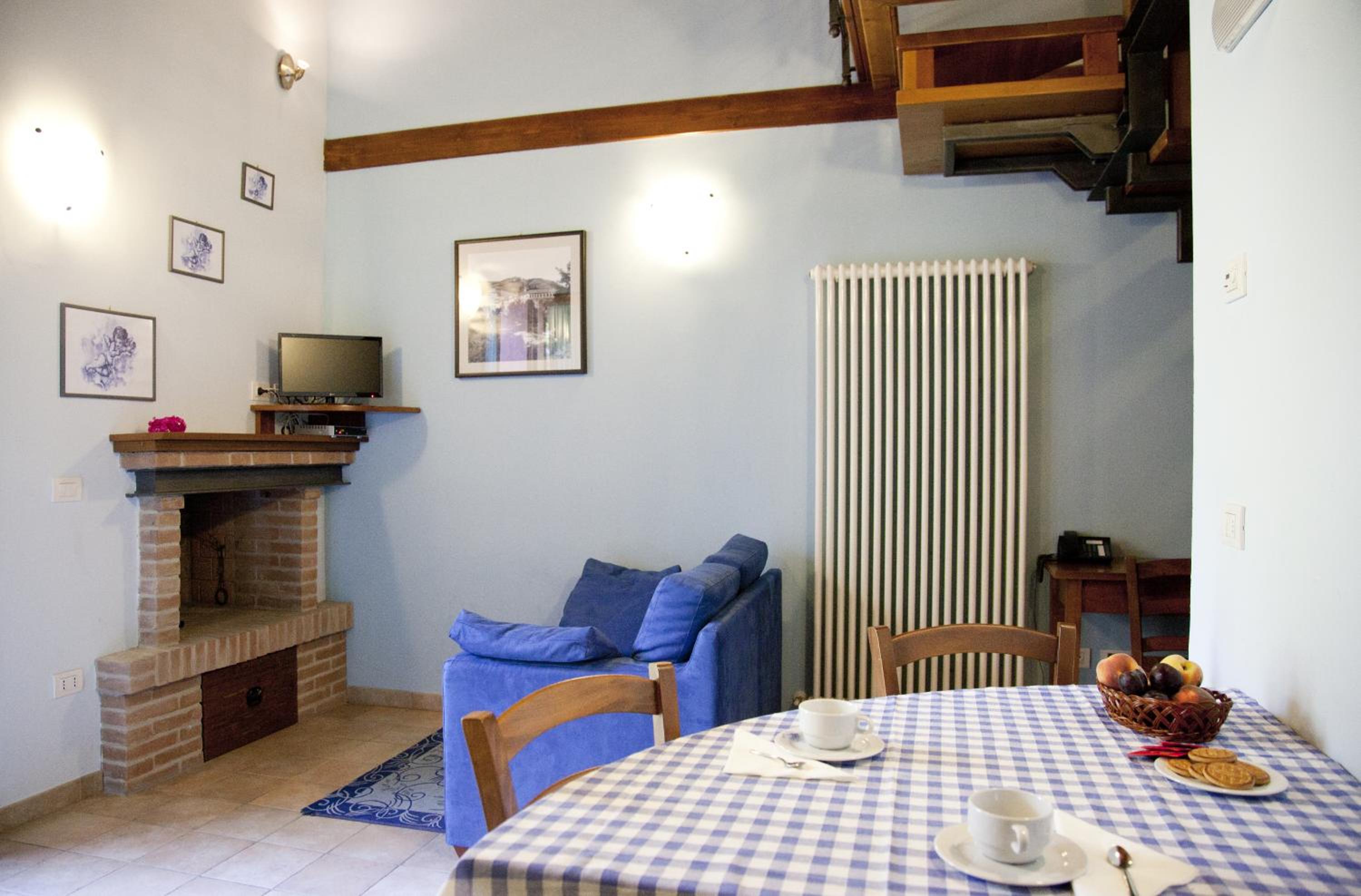 One-Bedroom Apartment - Split Level photo 2