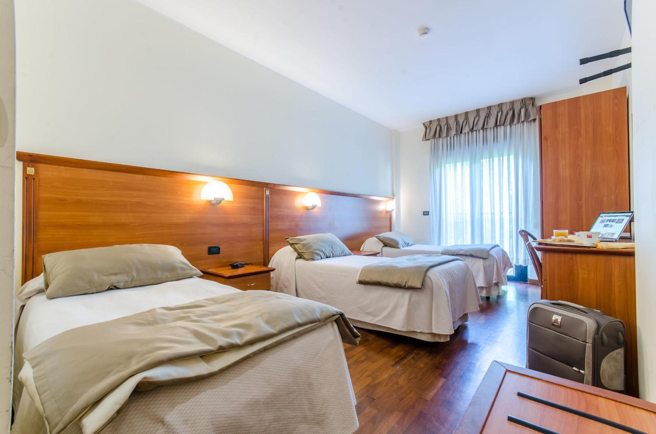 Standard Triple Room - Photo 4