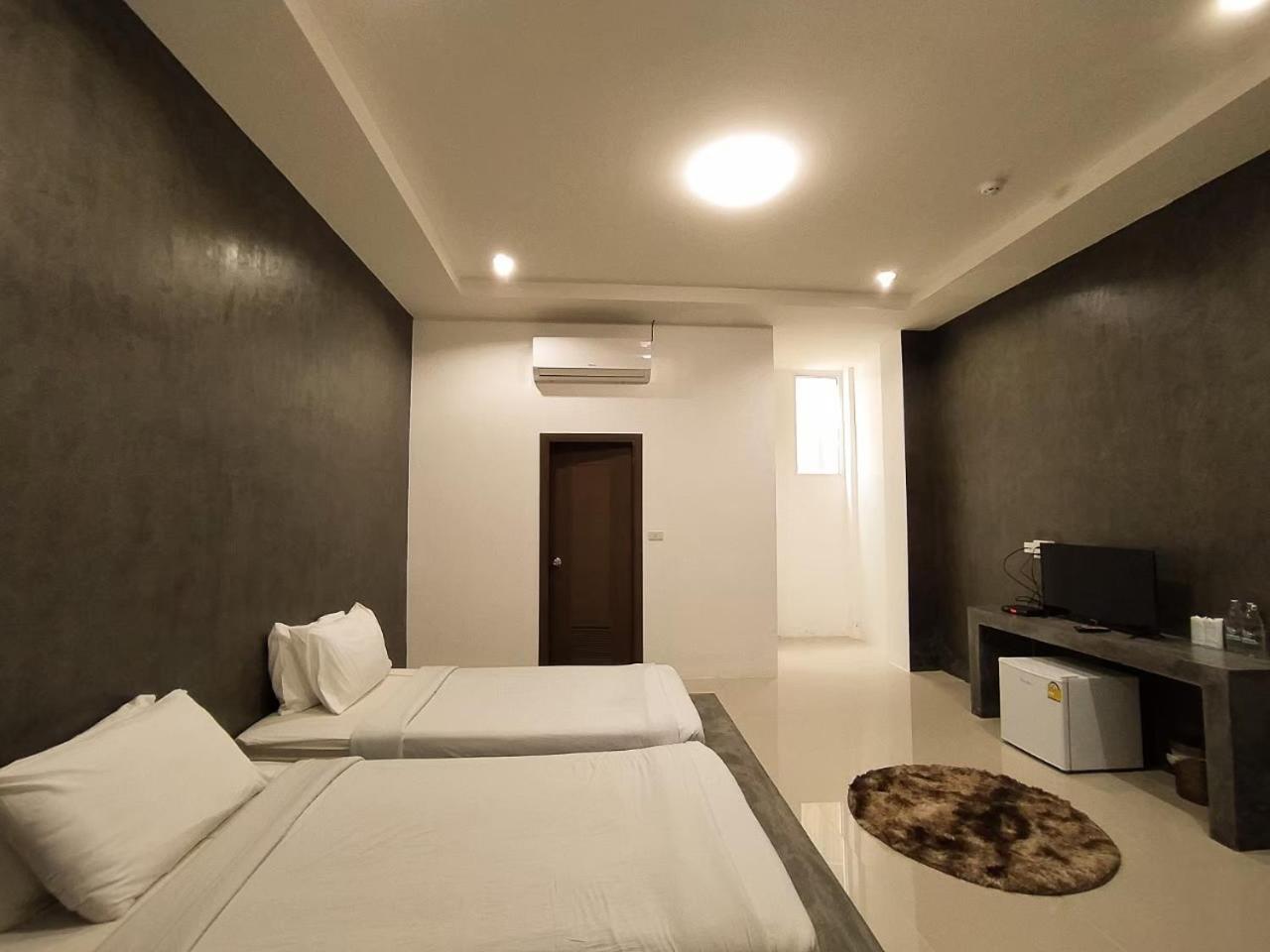 Twin Room - Photo 3