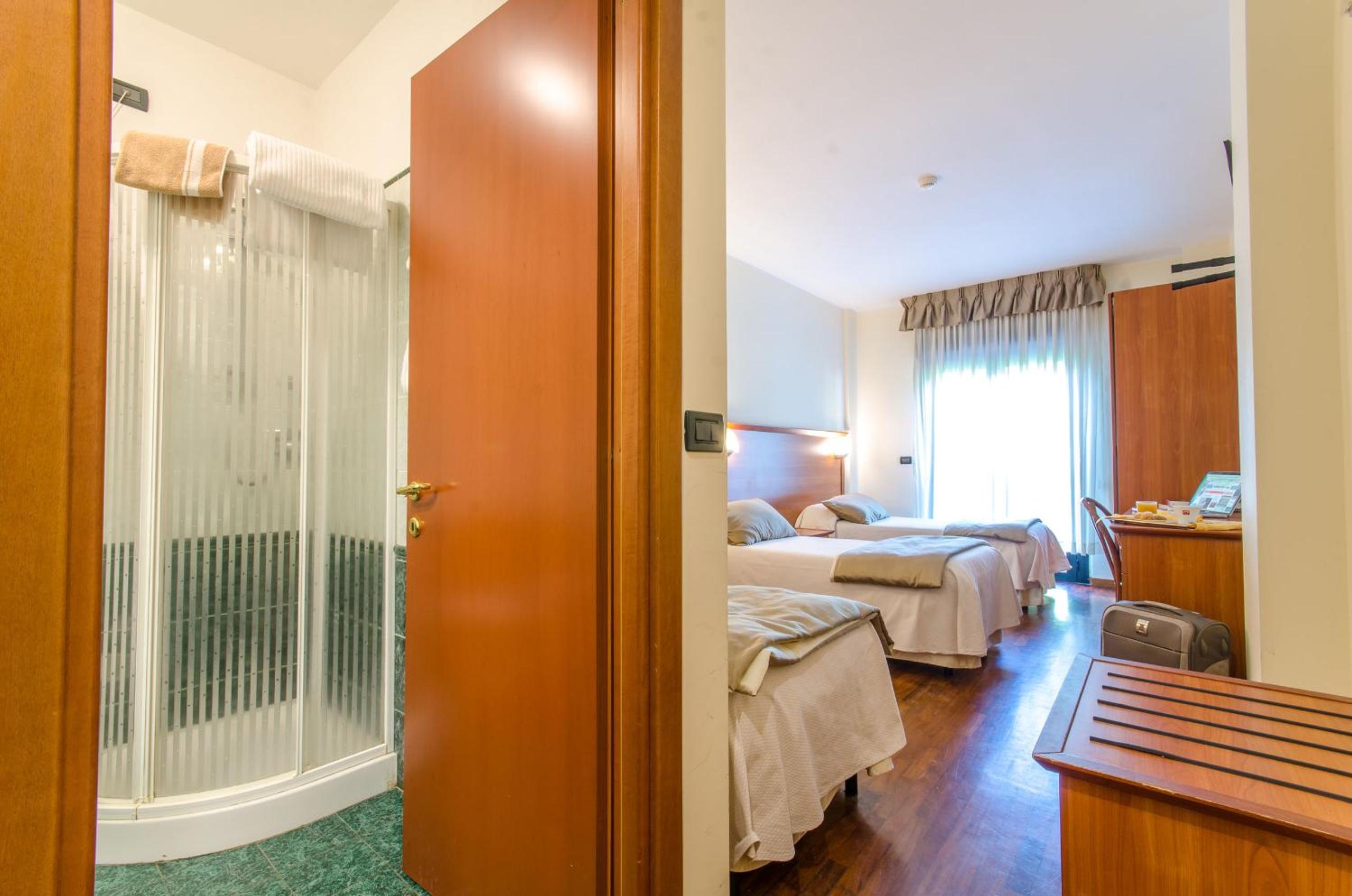 Standard Triple Room - Photo 2