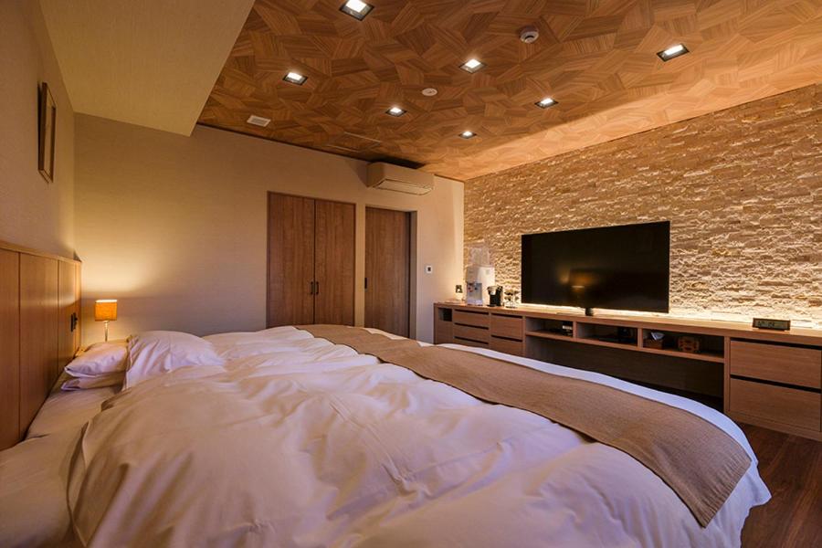 Deluxe Family Suite - Photo 6