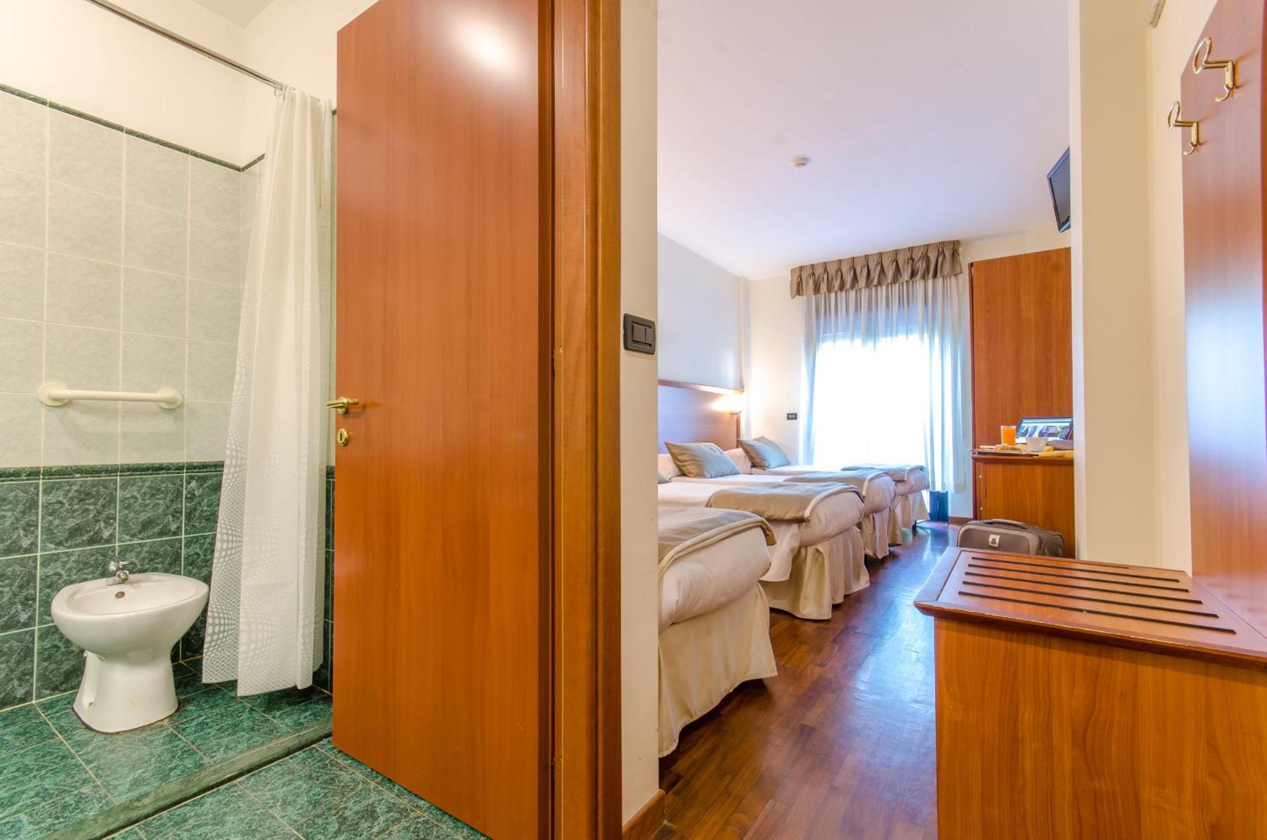 Economy Quadruple Room photo 3