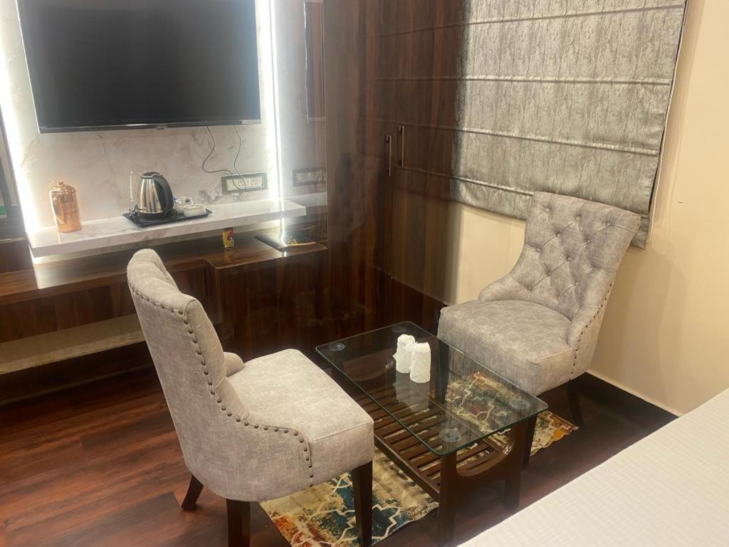 Deluxe King Room