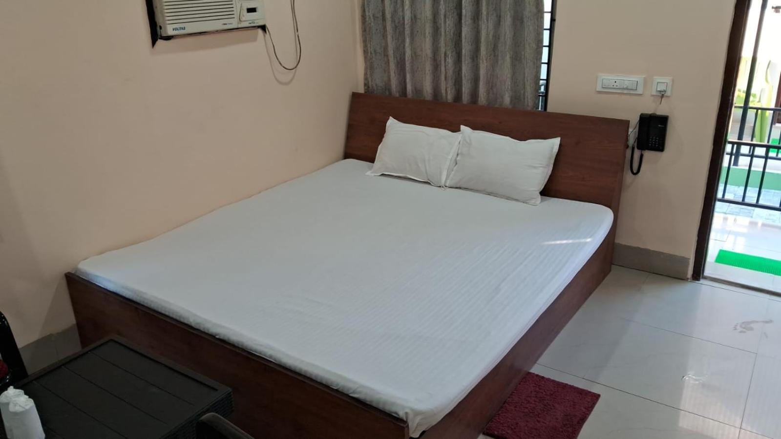 Deluxe Double Room (2 Adults + 1 Child) photo 2