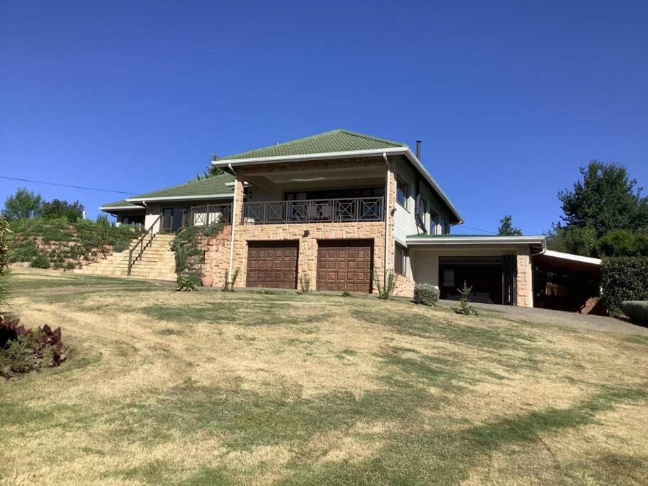 Three-Bedroom House photo 3