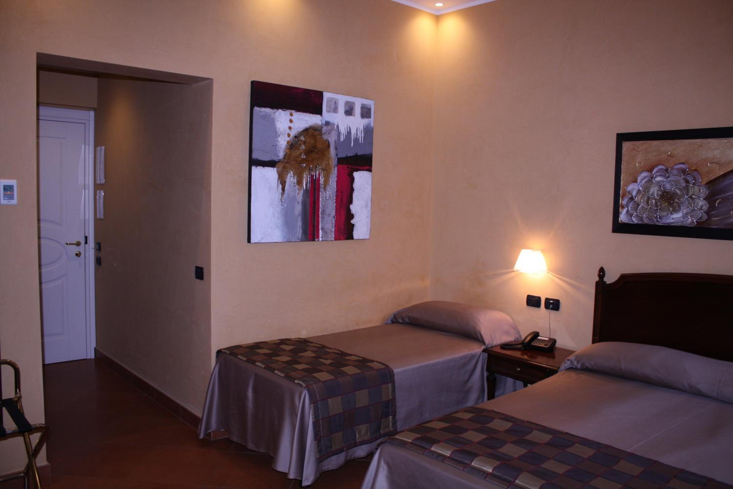 Classic Triple Room - Photo 4