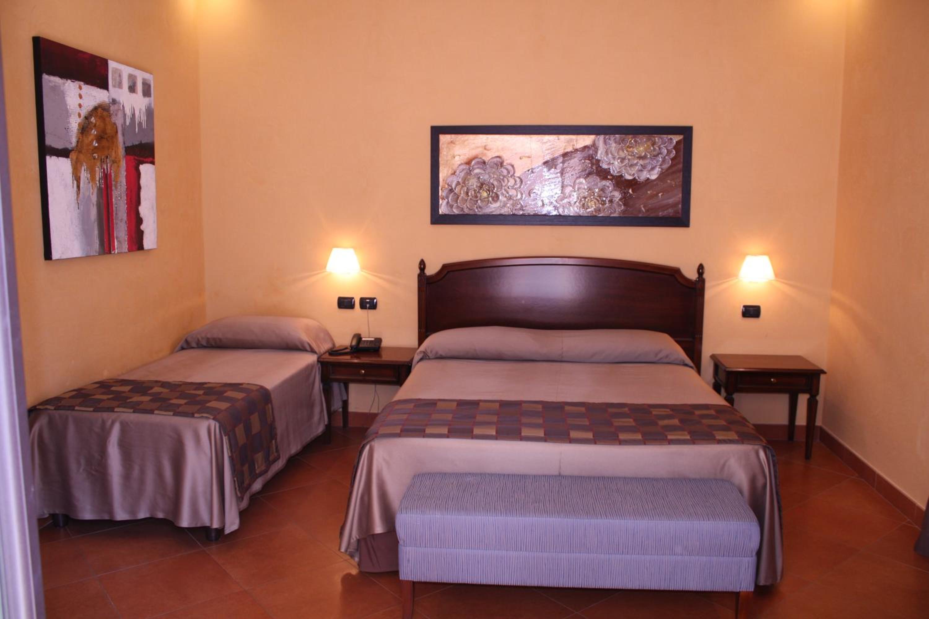 Classic Triple Room - Photo 1