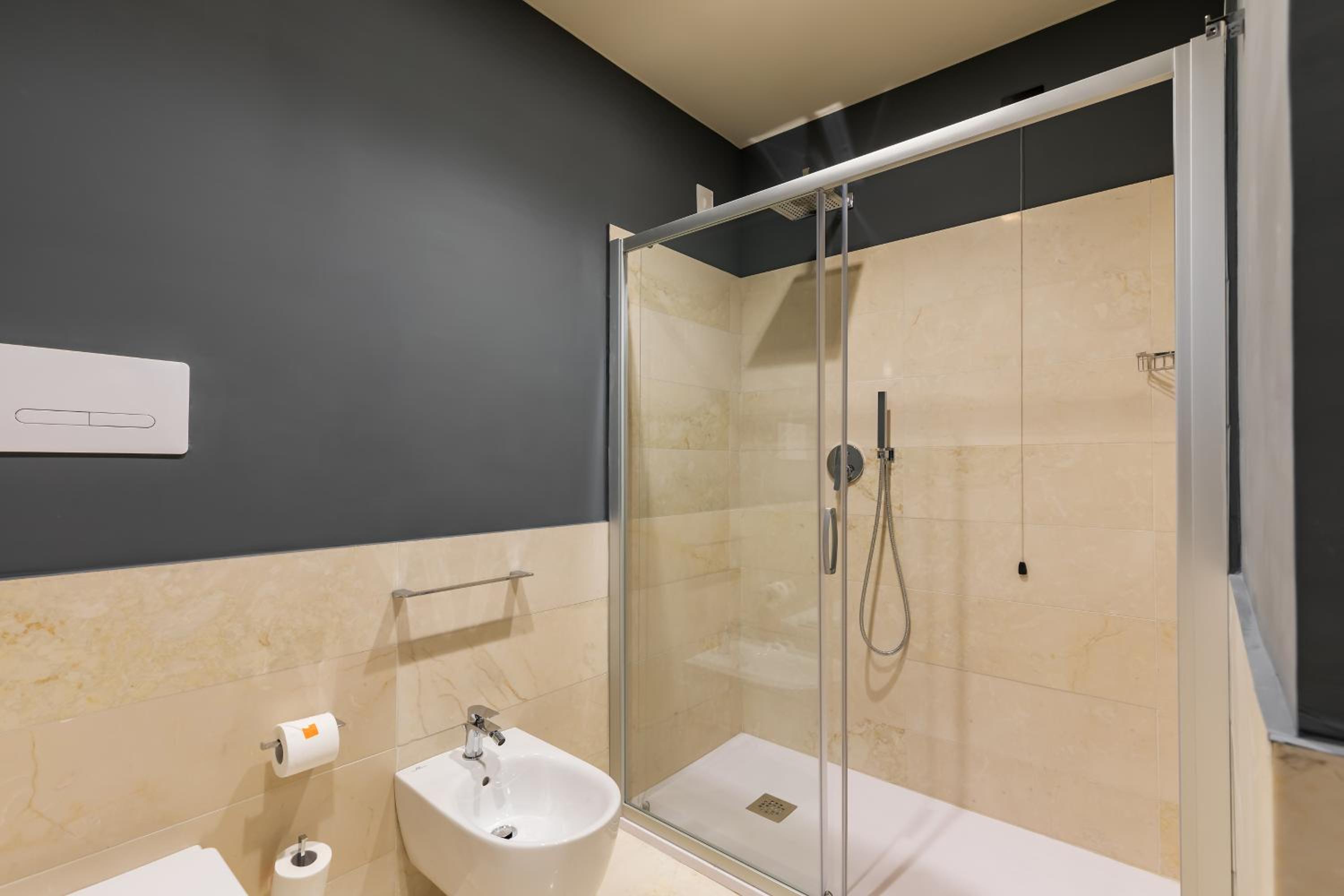 Suite - Photo 8
