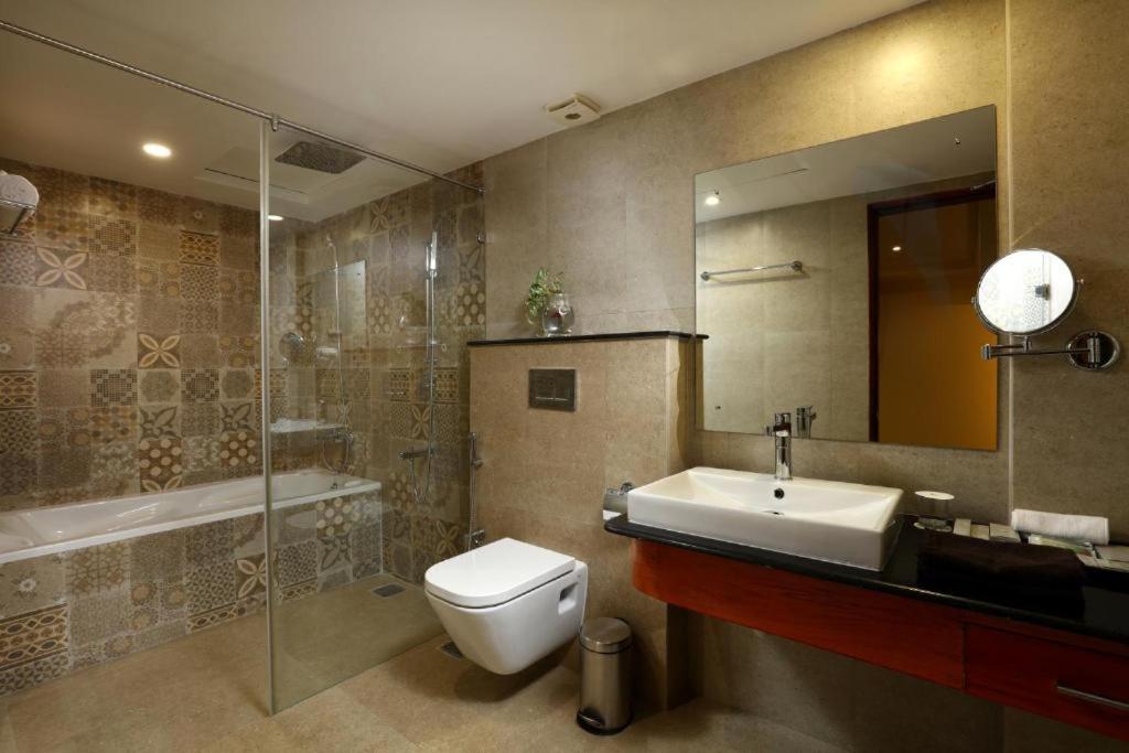 Suite with City View - Photo 5
