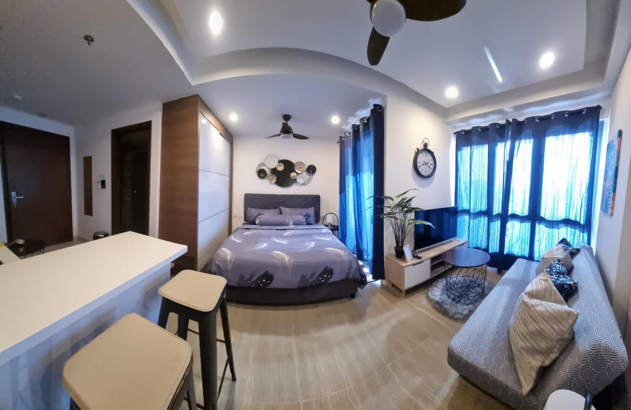 One-Bedroom Apartment photo 1