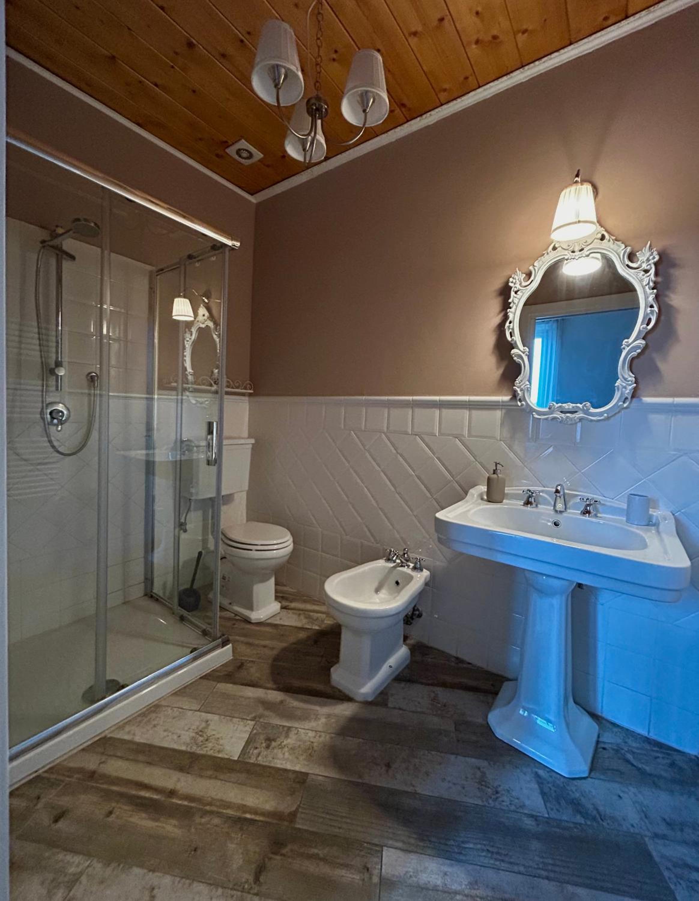 Double Room With Private Bathroom photo 2