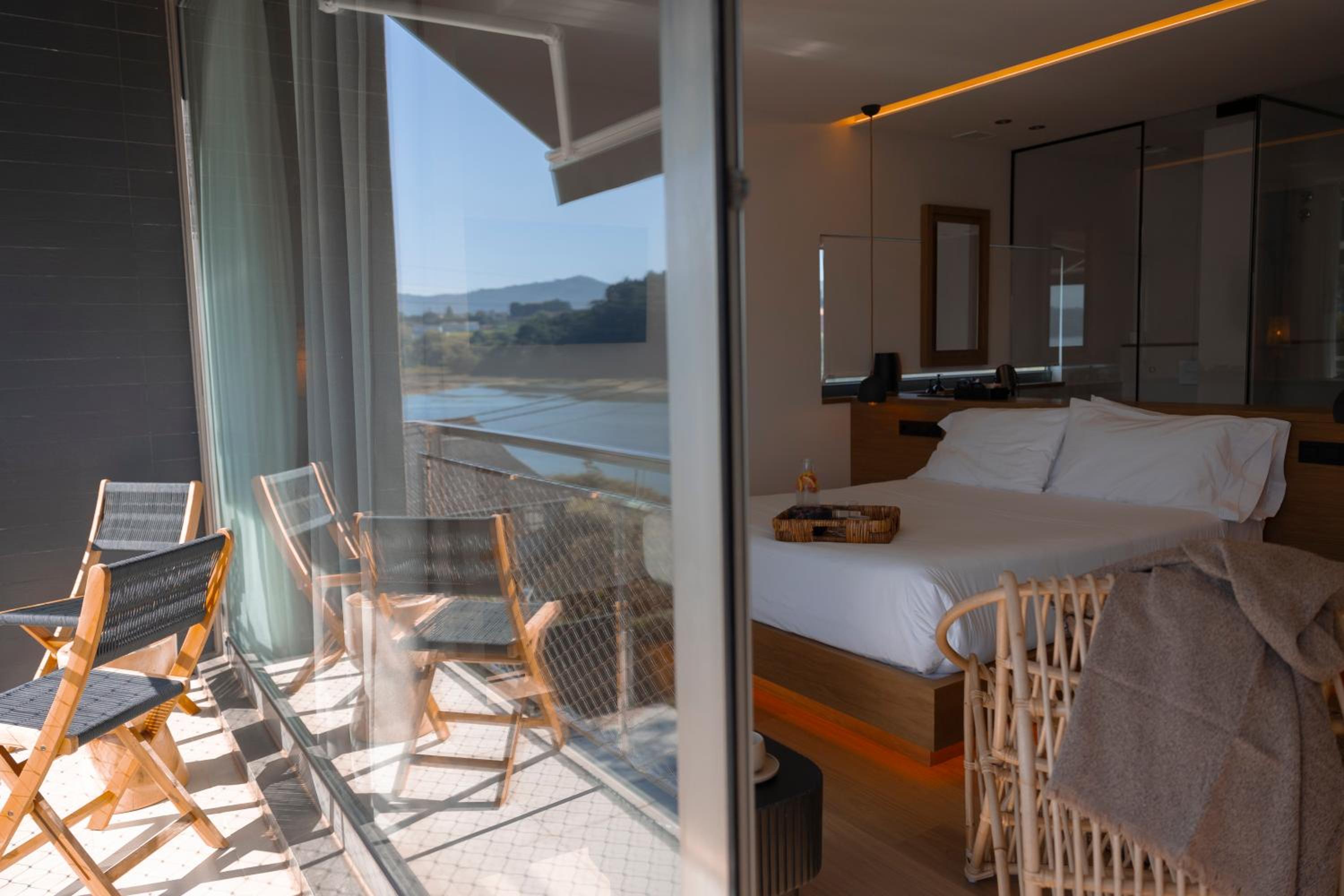 Double Room with Sea View - Photo 4