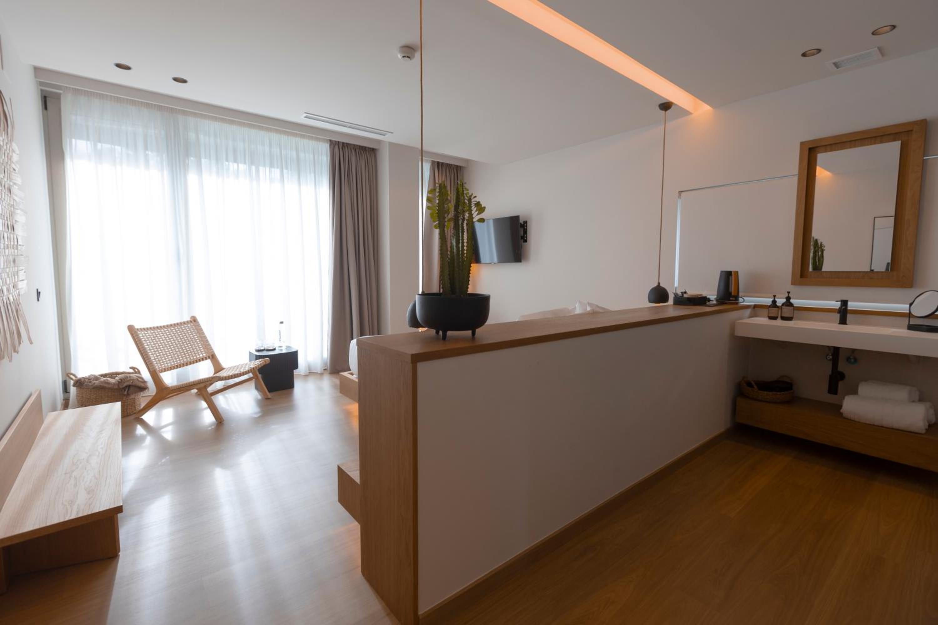 Double Room with Sea View - Photo 1