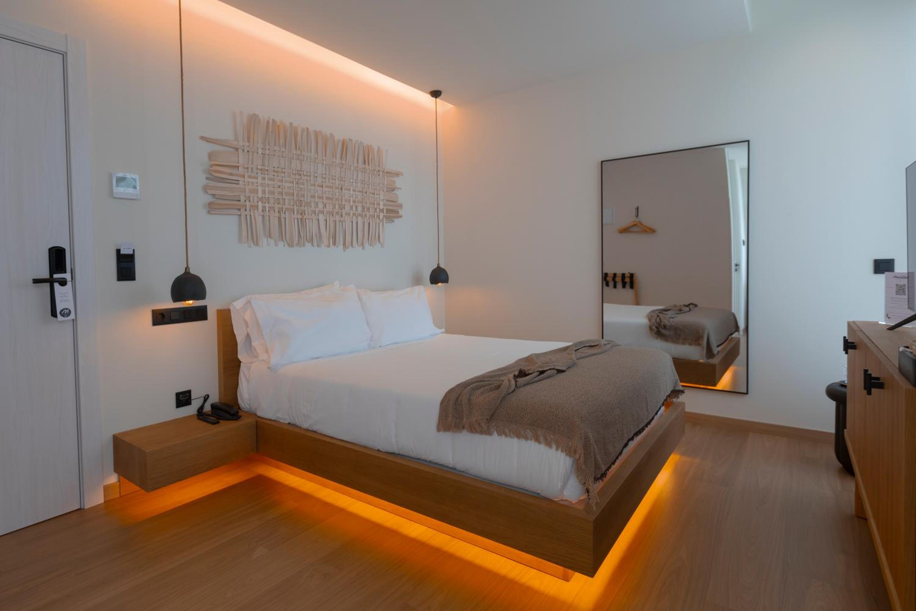 Deluxe Double Room with Balcony photo 2