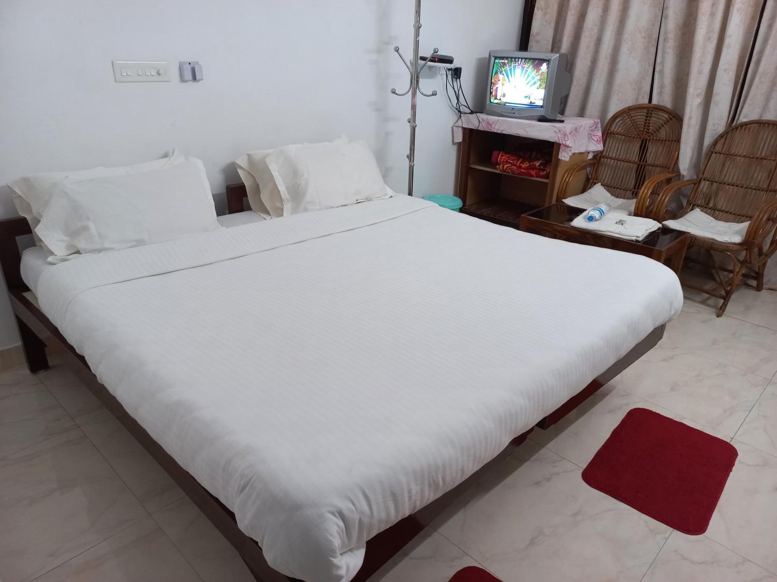 Double or Twin Room with Balcony - Photo 5