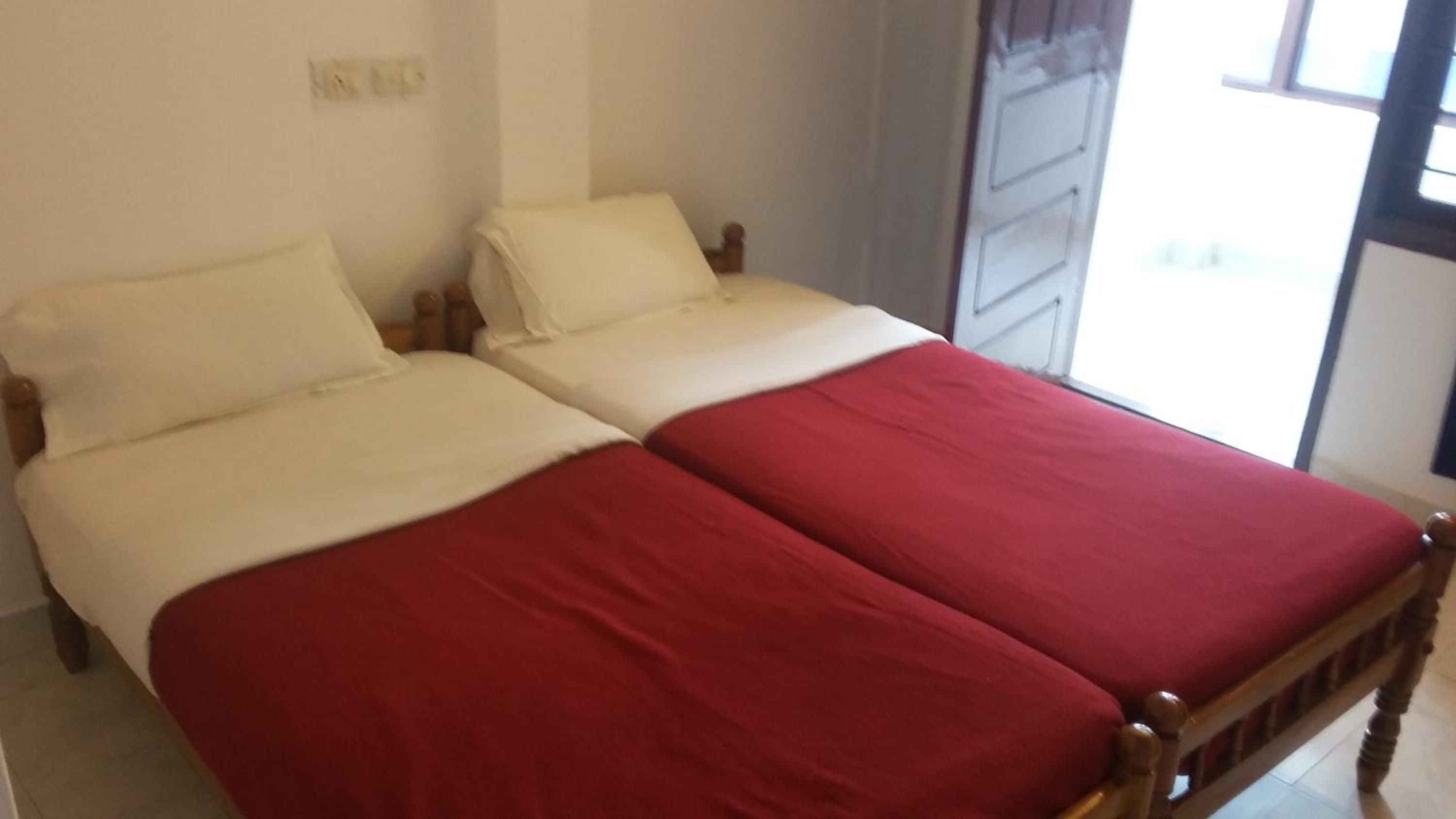 Double Room with Balcony - Photo 4