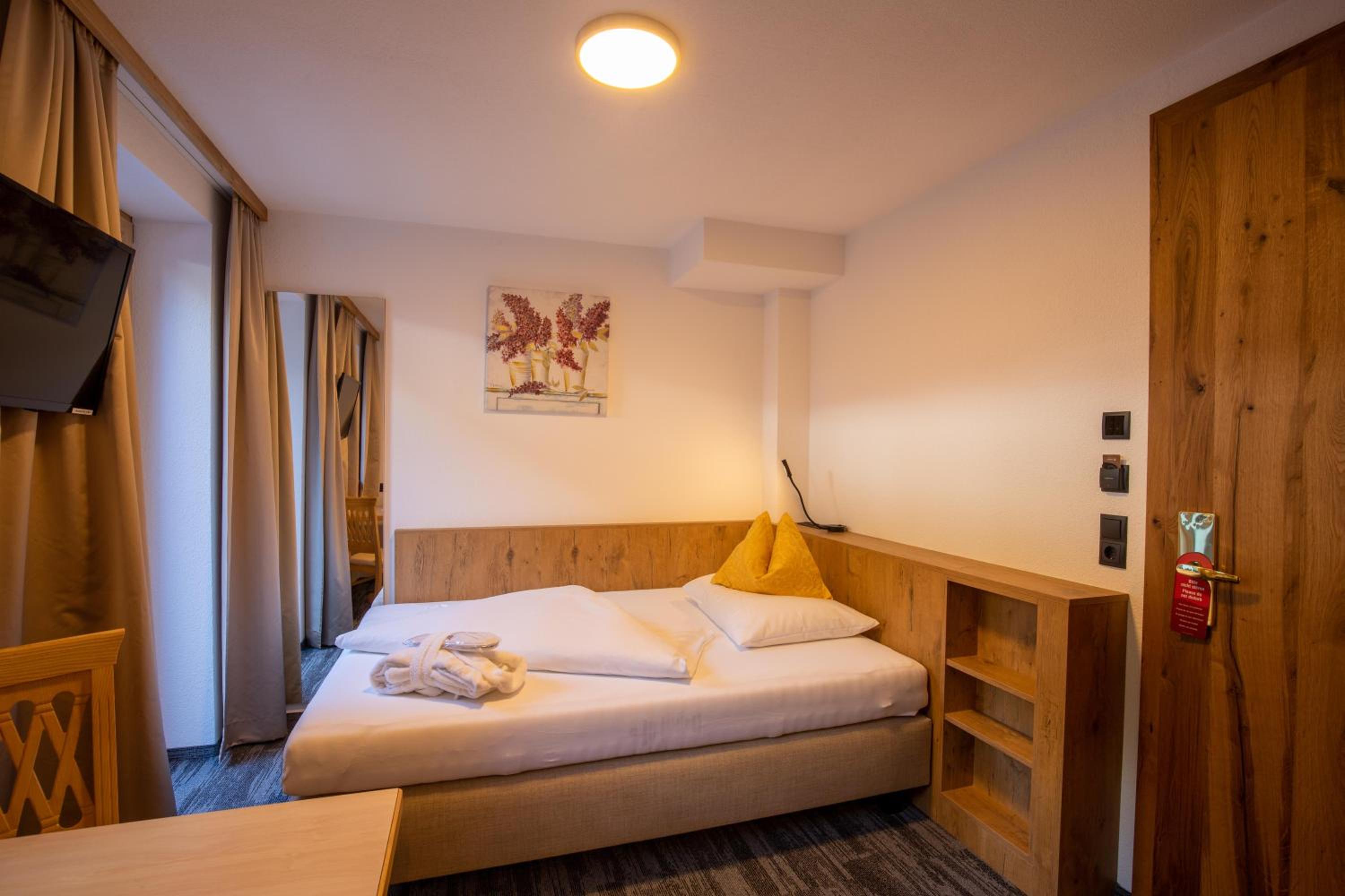 Standard Single Room limited view 1 photo 1