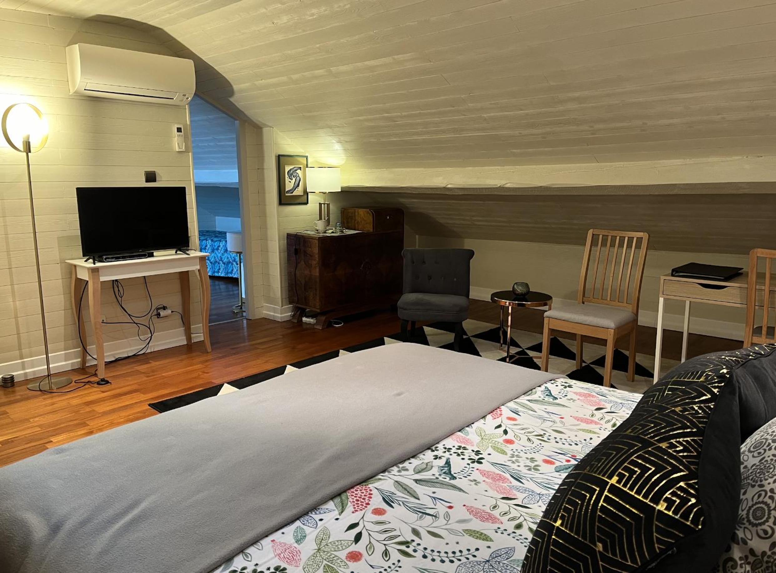 Double Room - Photo 4