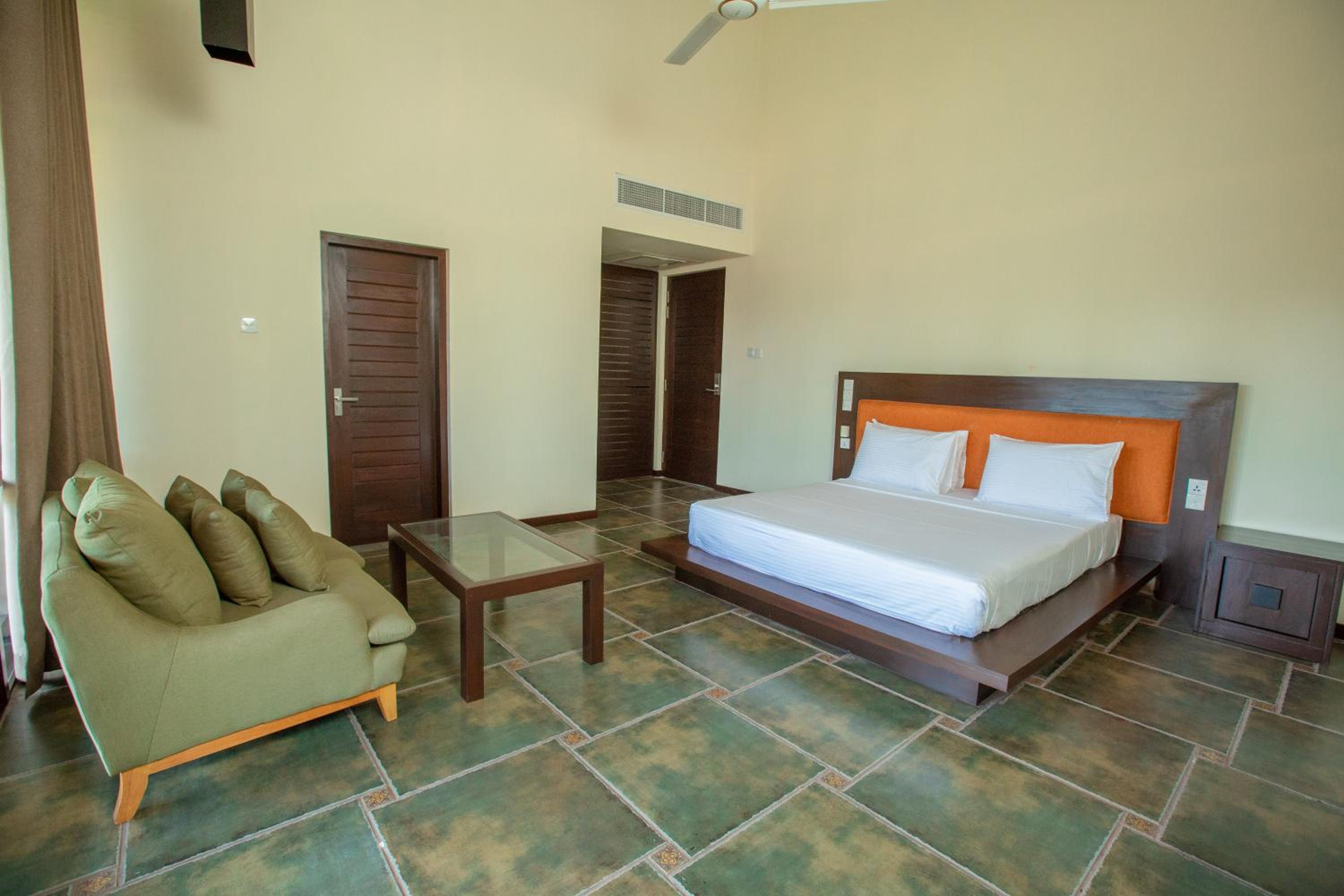 Standard Double Room - Photo 8