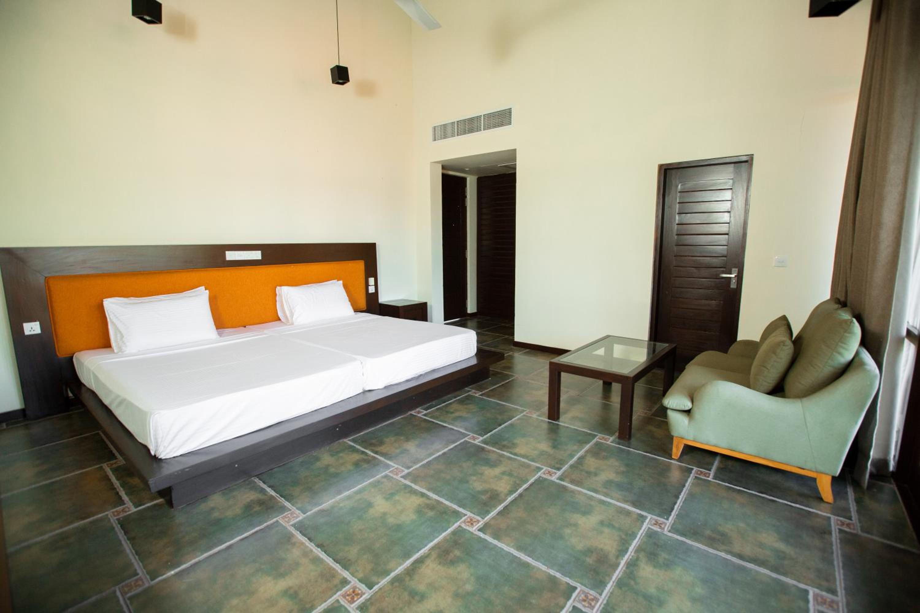 Standard Double Room - Photo 9