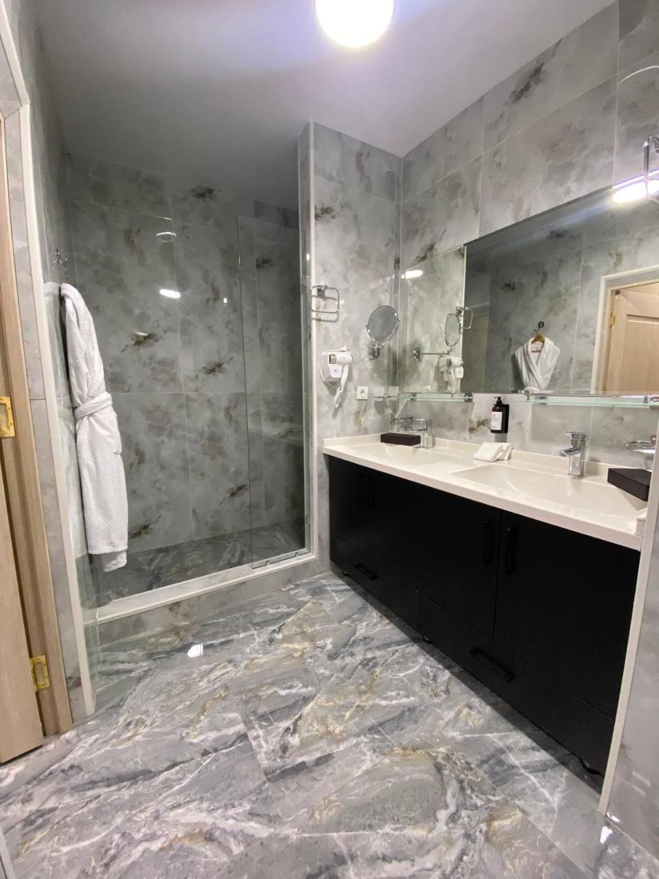 Double Room - Photo 3