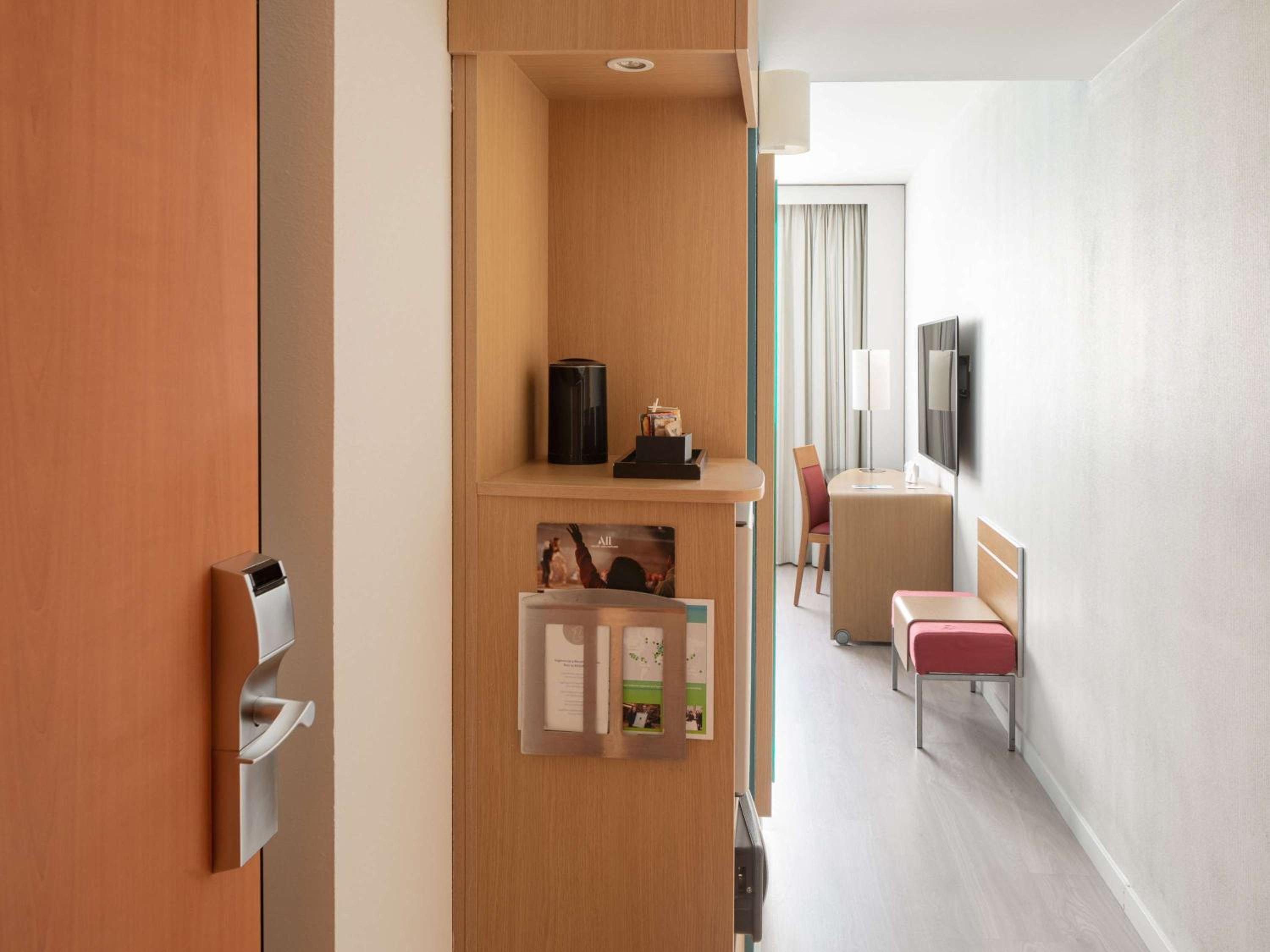 Standard Twin Room - Photo 2