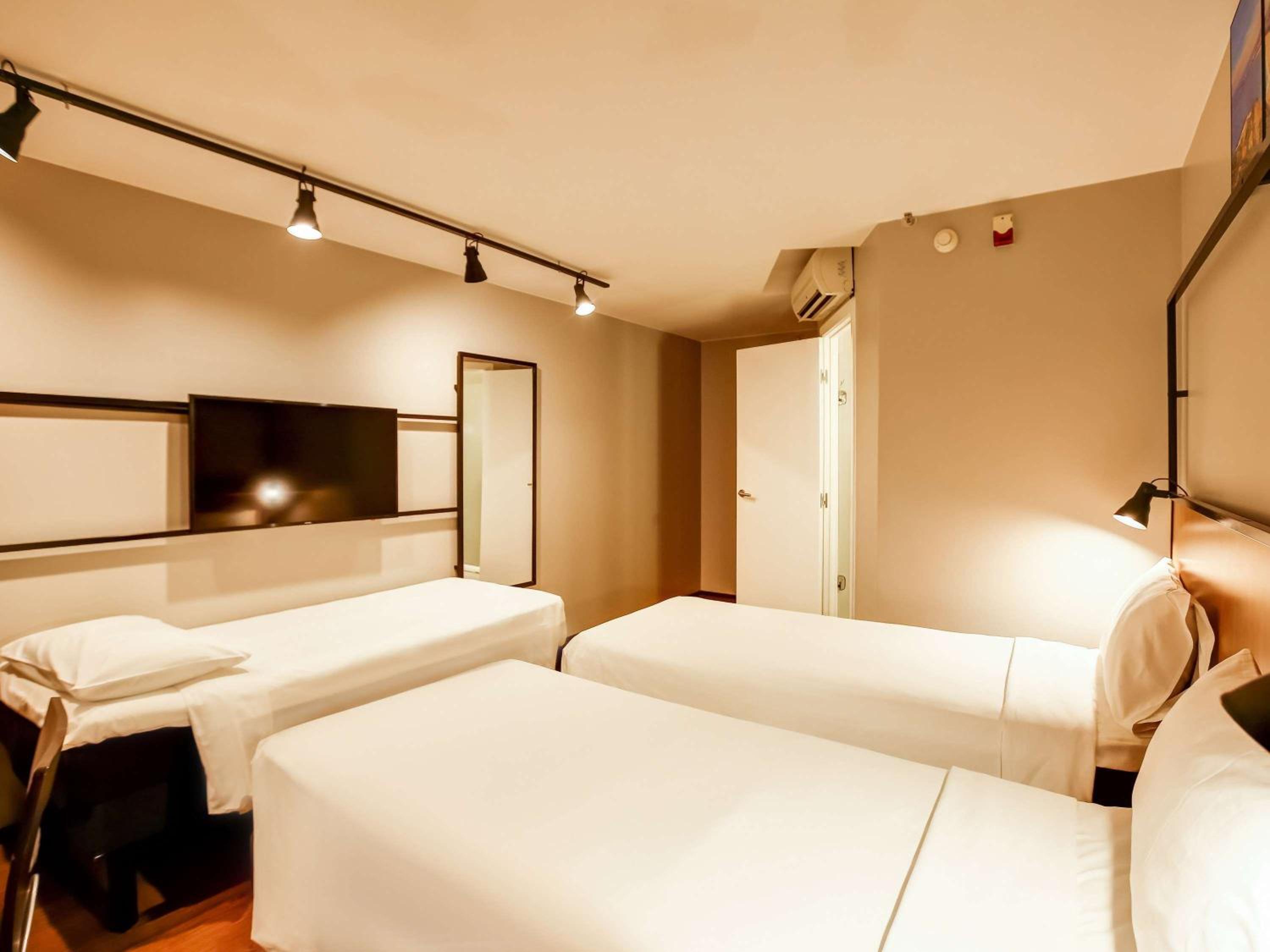 Standard Apartment with Three Single Beds photo 1