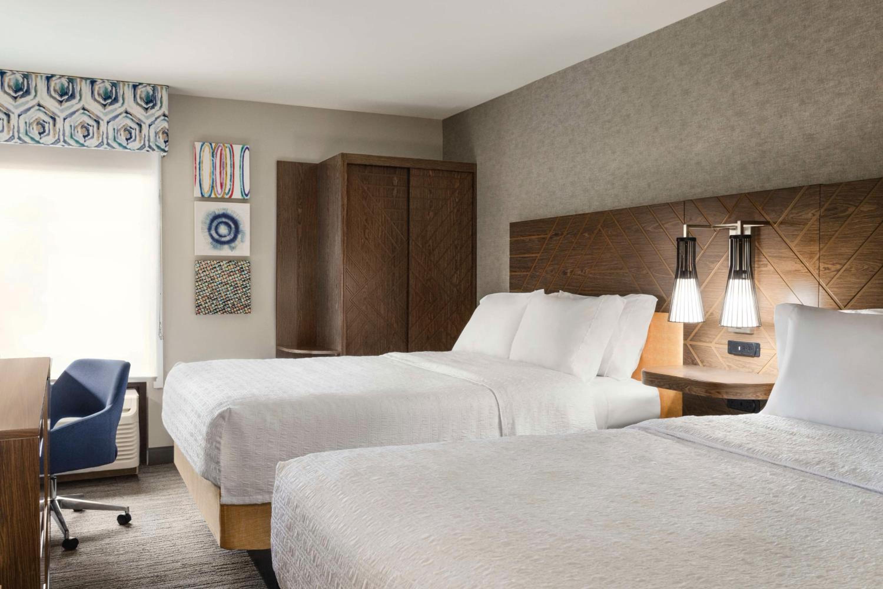 Room with Two Queen Beds - Non-Smoking - Photo 1