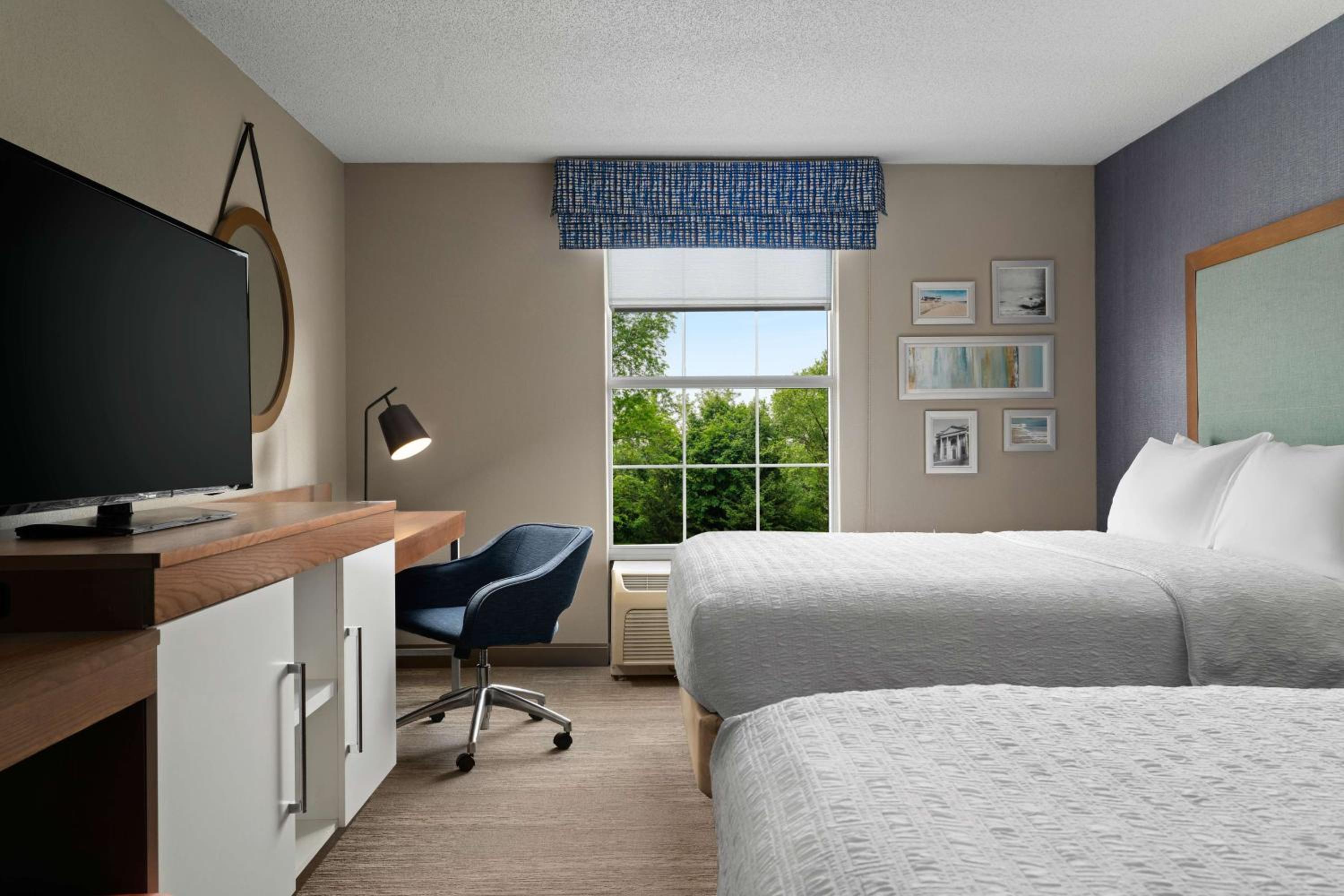 Room with Two Queen Beds - Non-Smoking - Photo 1