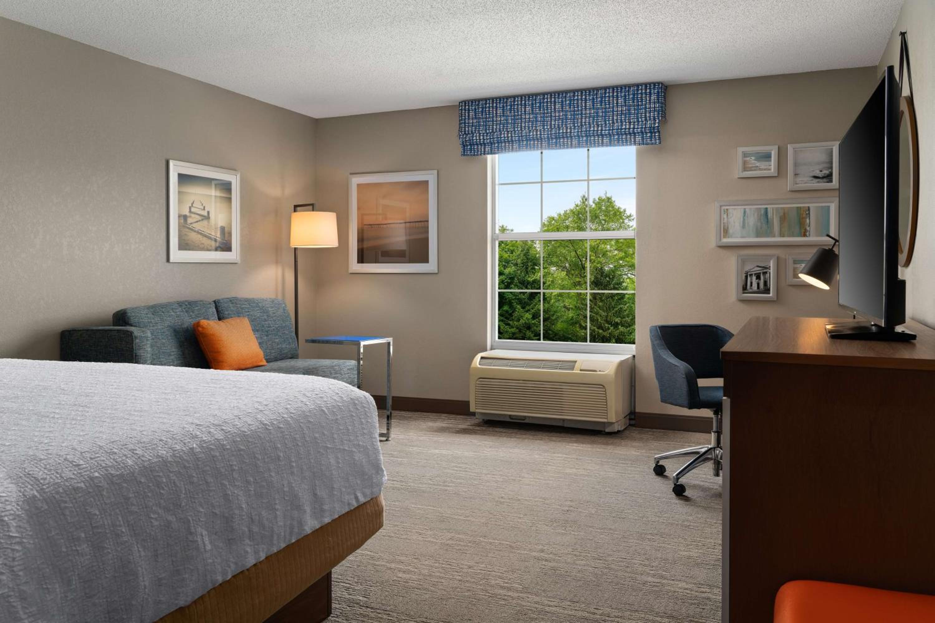 King Room with Sofa Bed and Study - Non-Smoking - Photo 1