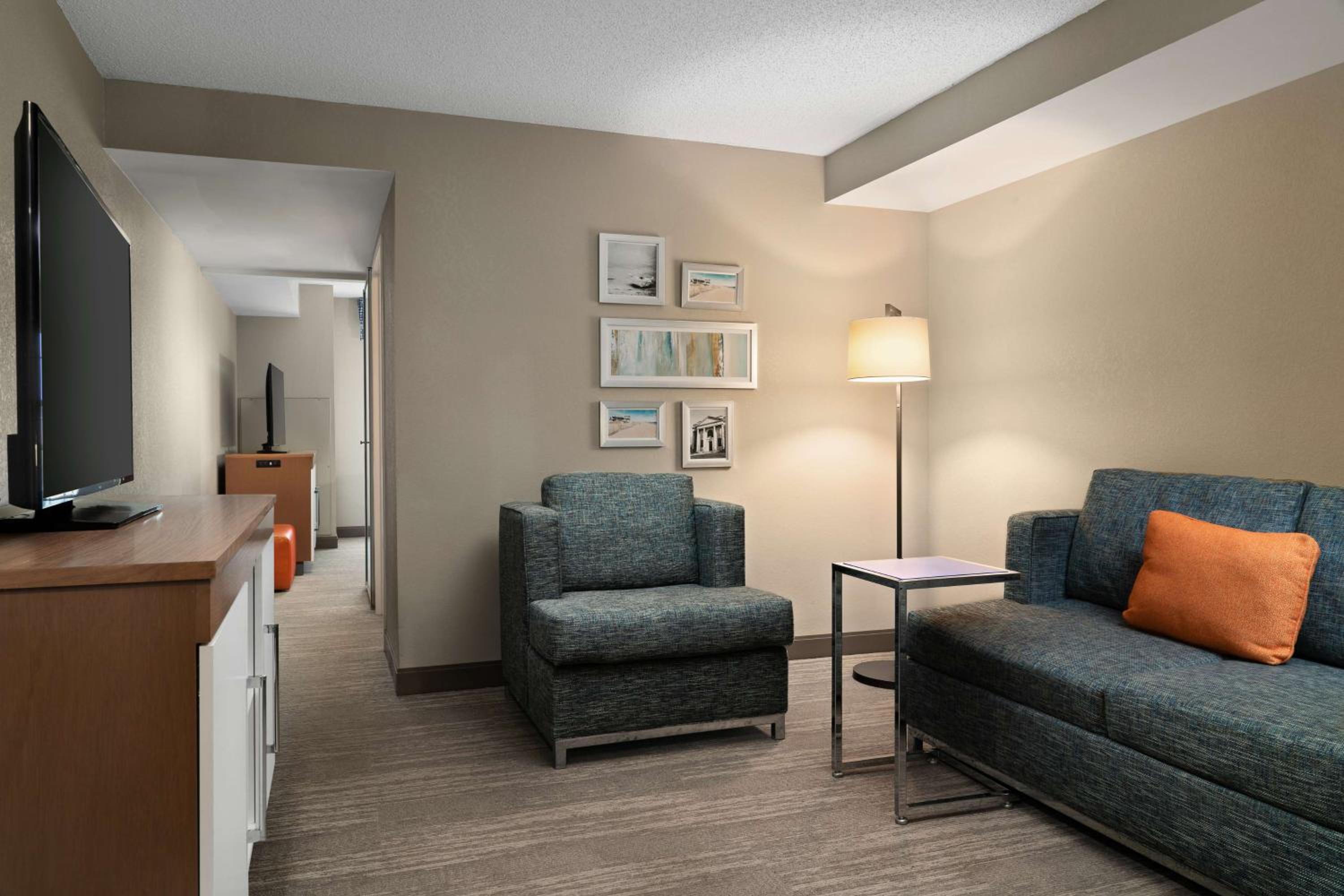 King Room with Sofa Bed - Non-Smoking - Photo 3