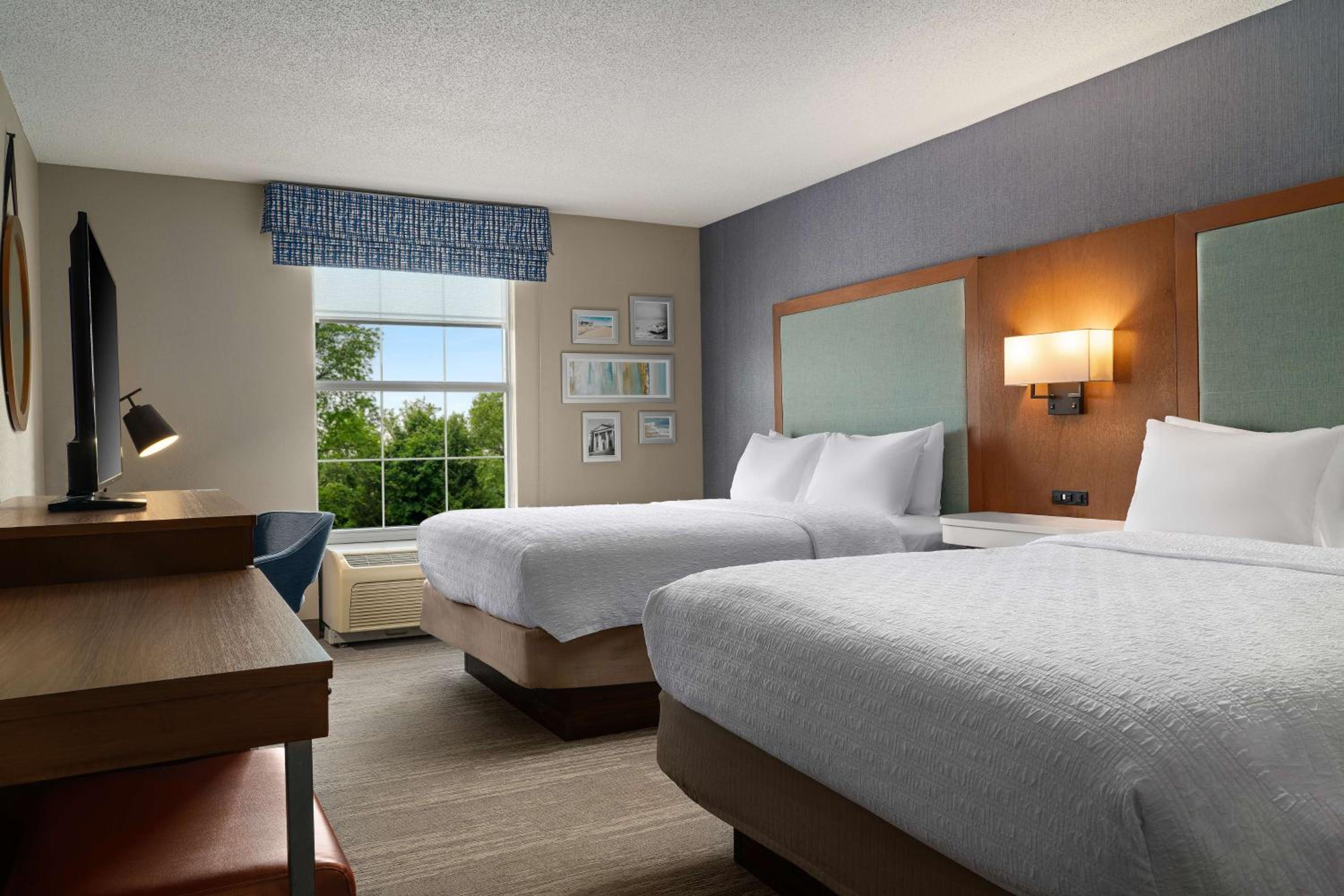 Room with Two Queen Beds - Non-Smoking - Photo 3